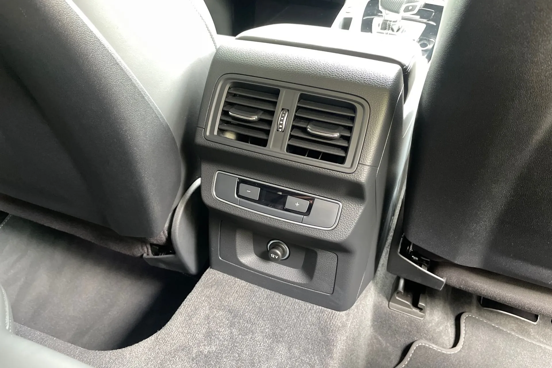 Audi Q5 thumbnail image number 45