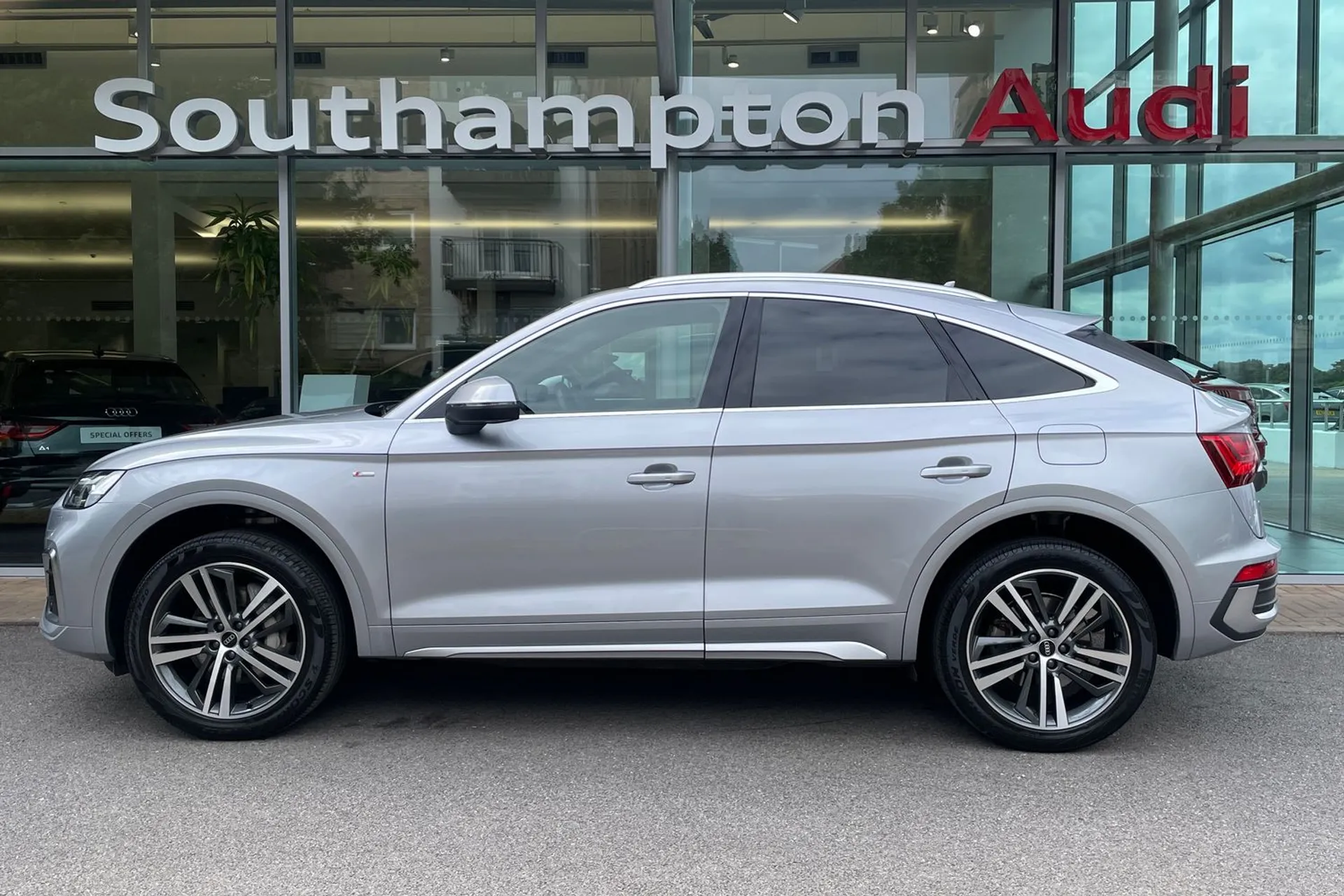 Audi Q5 thumbnail image number 10