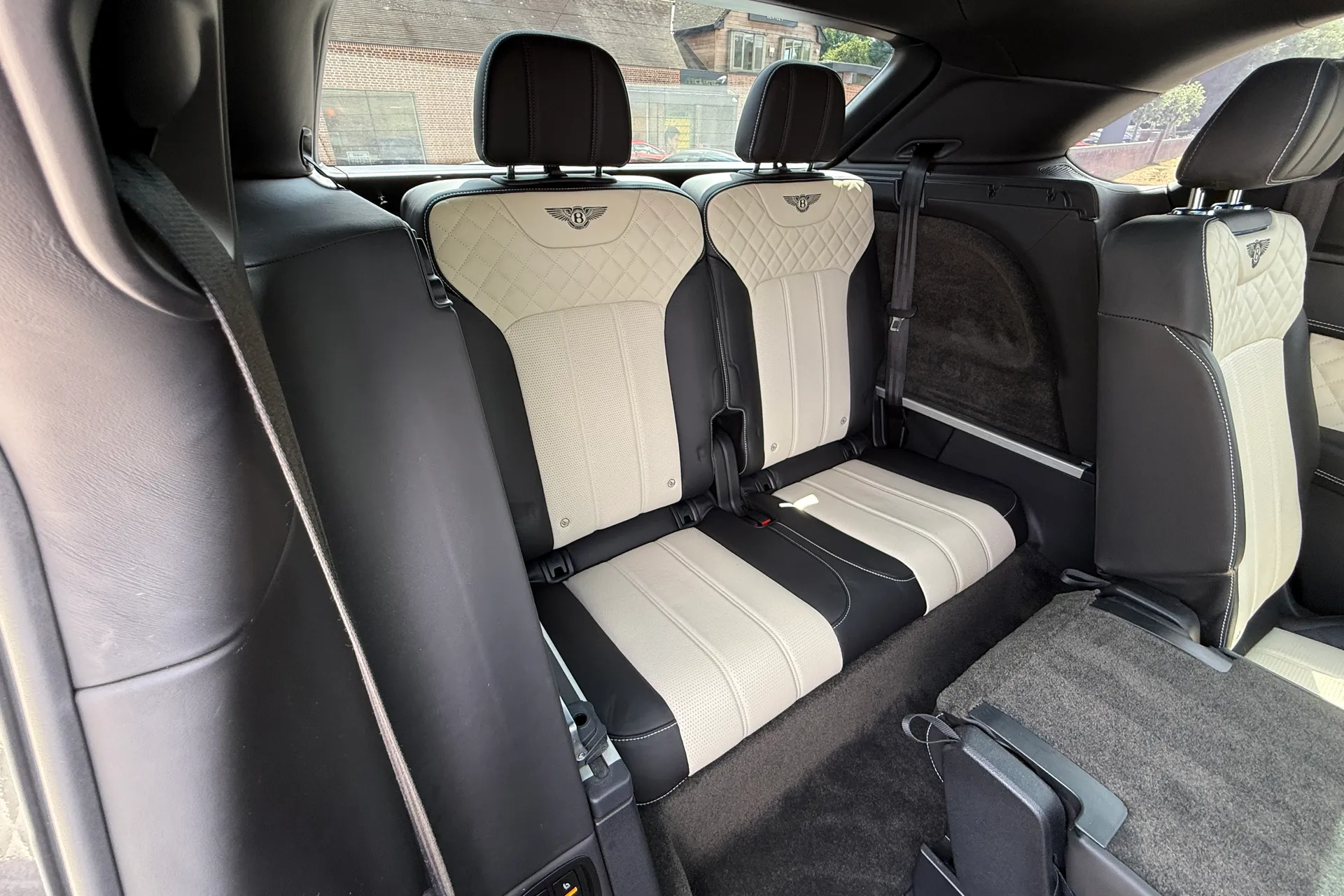 Bentley BENTAYGA V8 D AUTO thumbnail image number 4