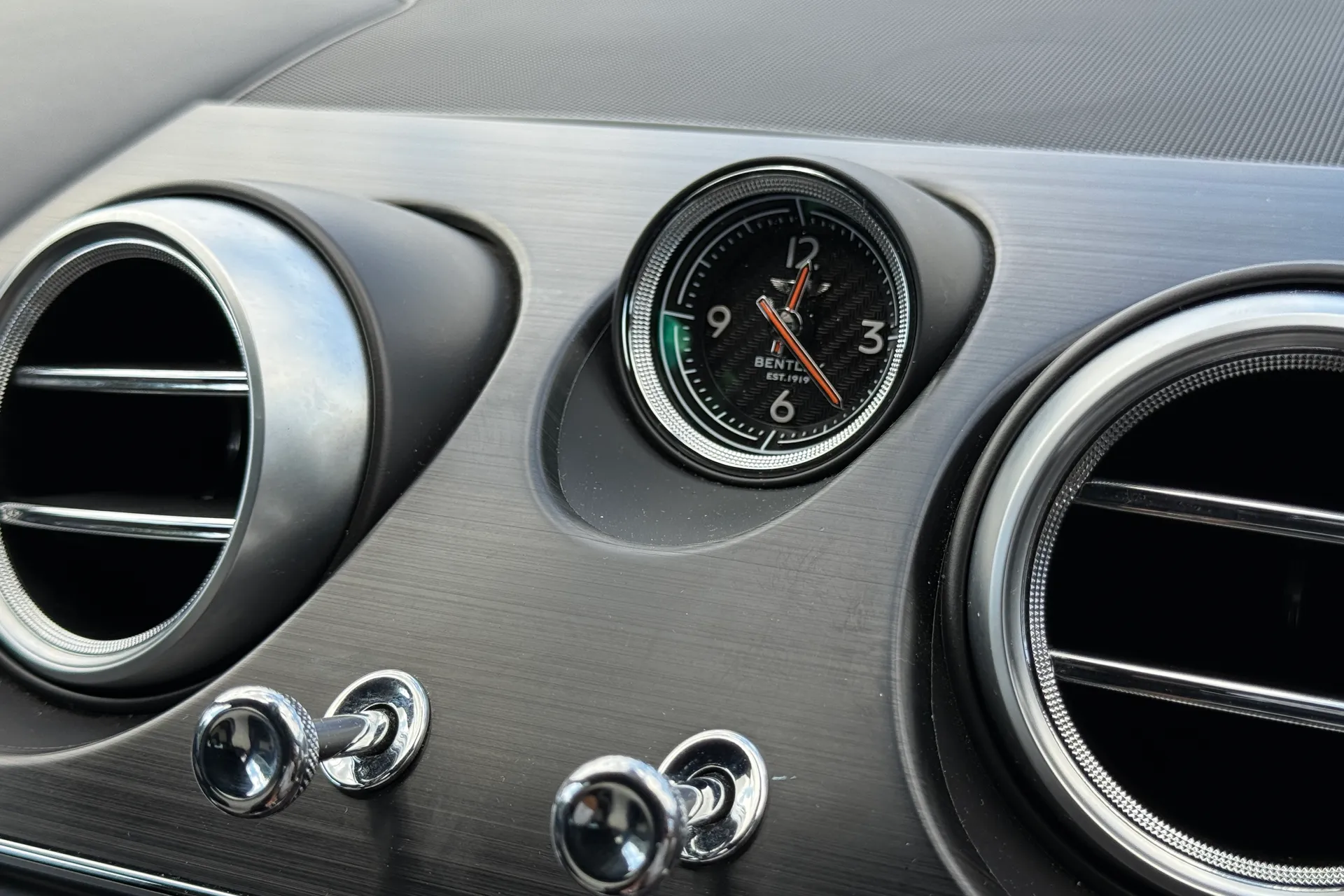 Bentley BENTAYGA V8 D AUTO thumbnail image number 49