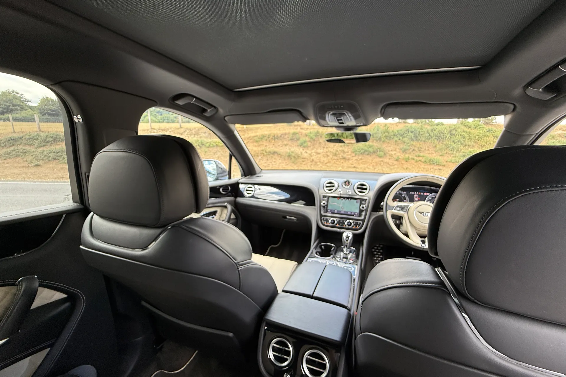 Bentley BENTAYGA V8 D AUTO thumbnail image number 45