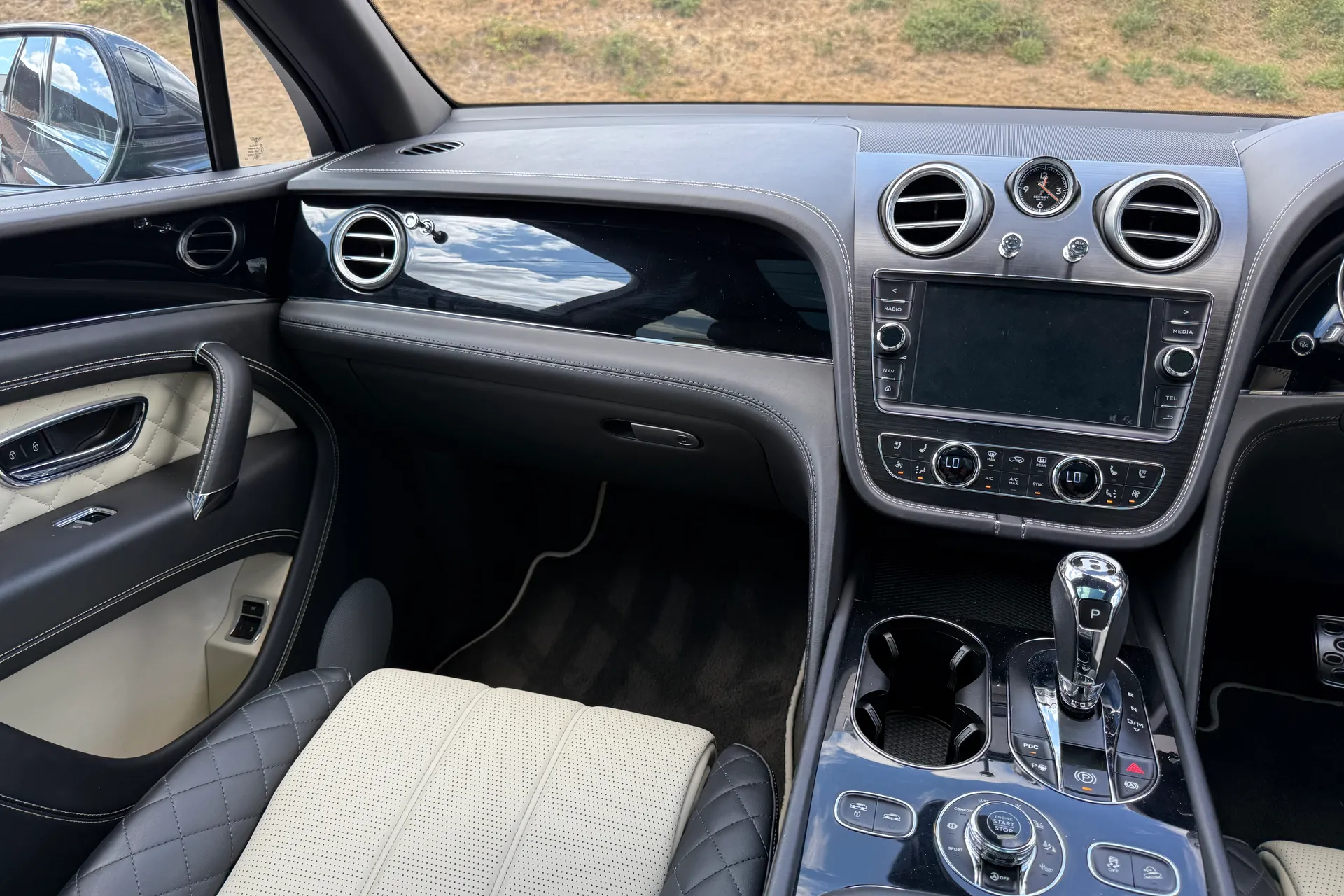 Bentley BENTAYGA V8 D AUTO thumbnail image number 41