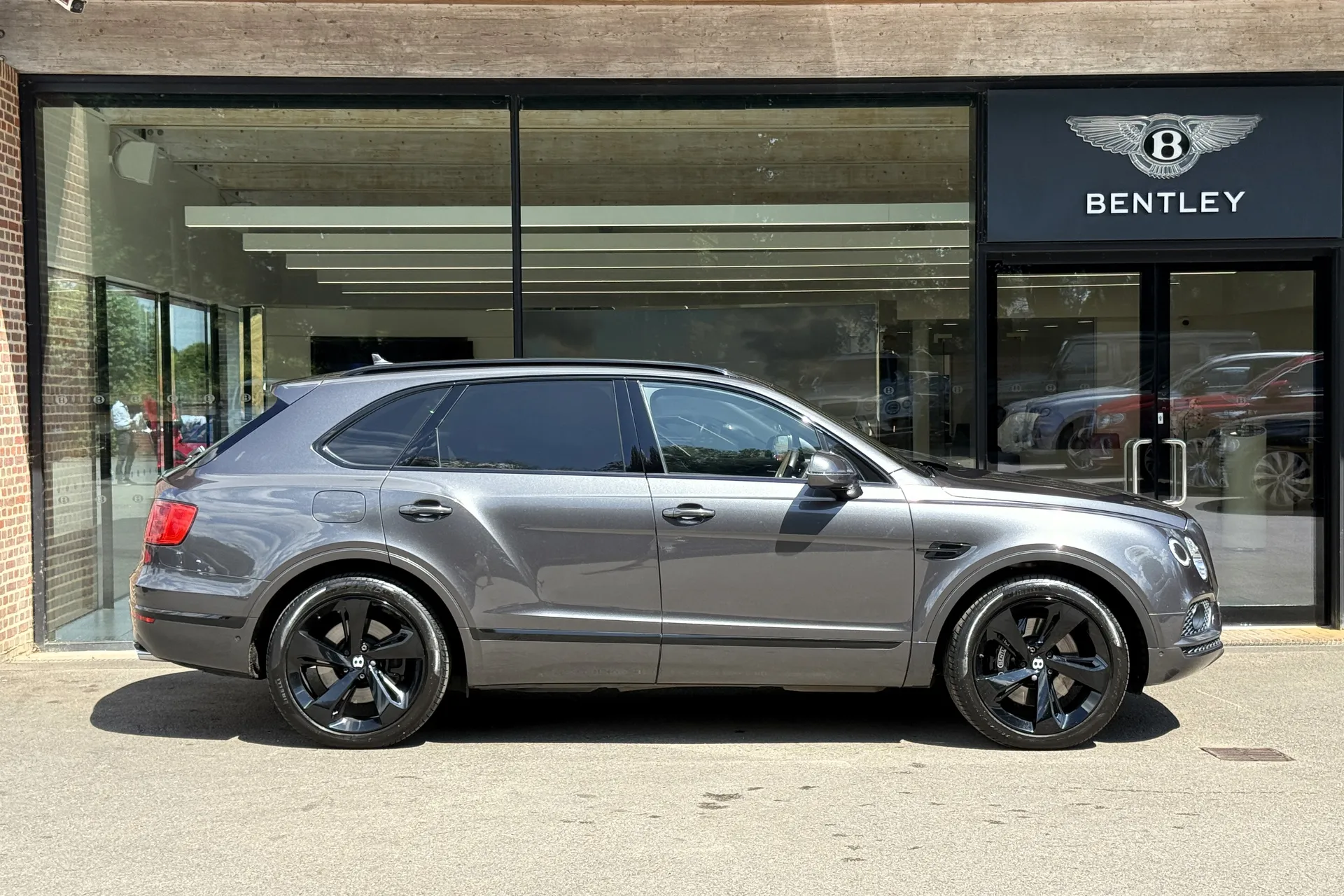 Bentley BENTAYGA V8 D AUTO thumbnail image number 2