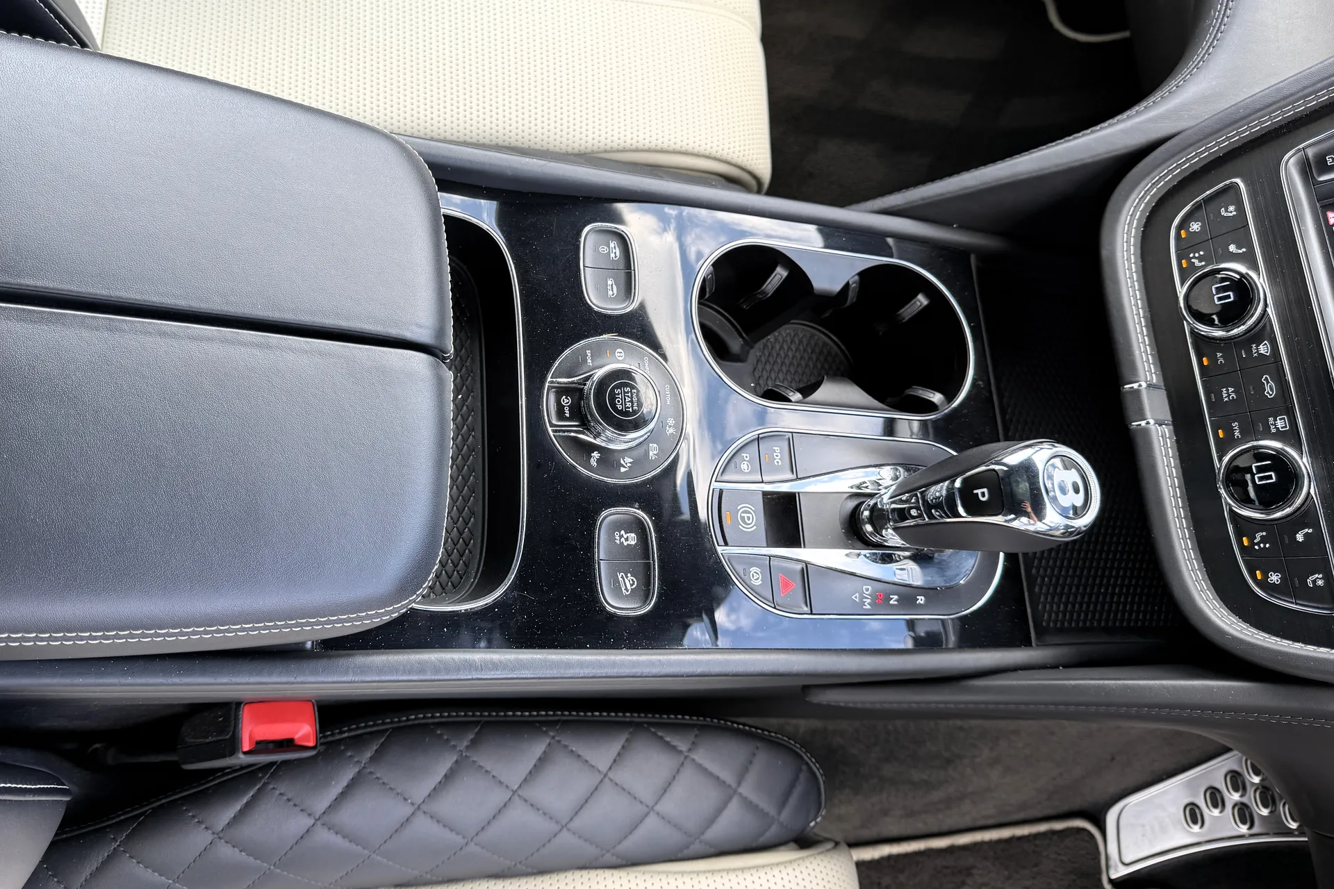Bentley BENTAYGA V8 D AUTO thumbnail image number 57