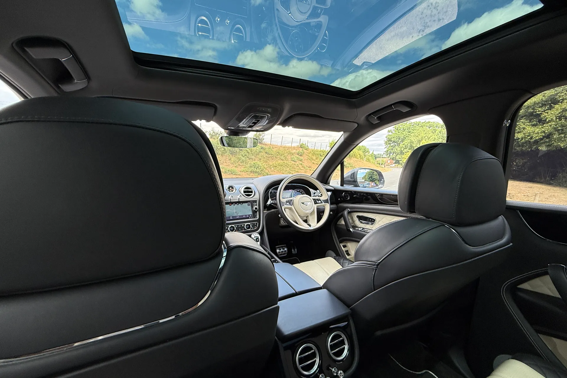 Bentley BENTAYGA V8 D AUTO thumbnail image number 7