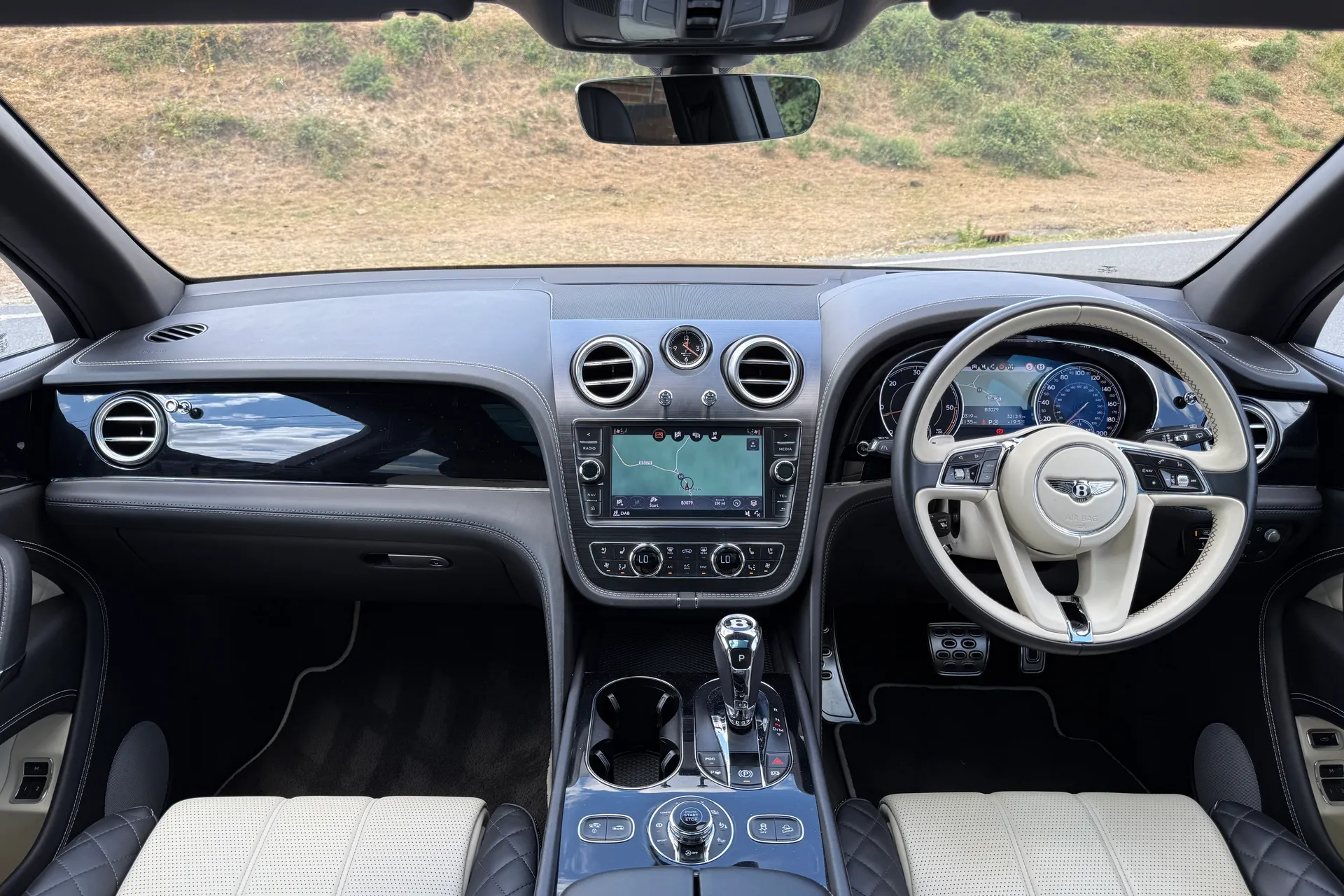 Bentley BENTAYGA V8 D AUTO thumbnail image number 37