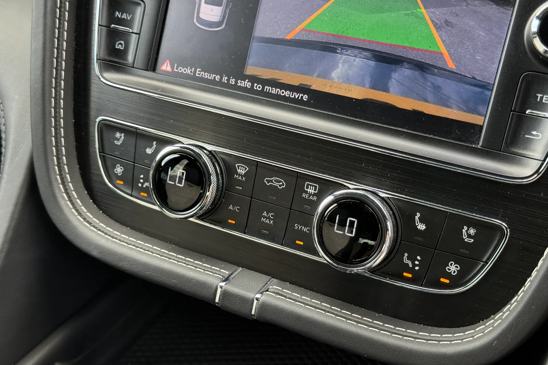 Bentley BENTAYGA V8 D AUTO thumbnail image number 48