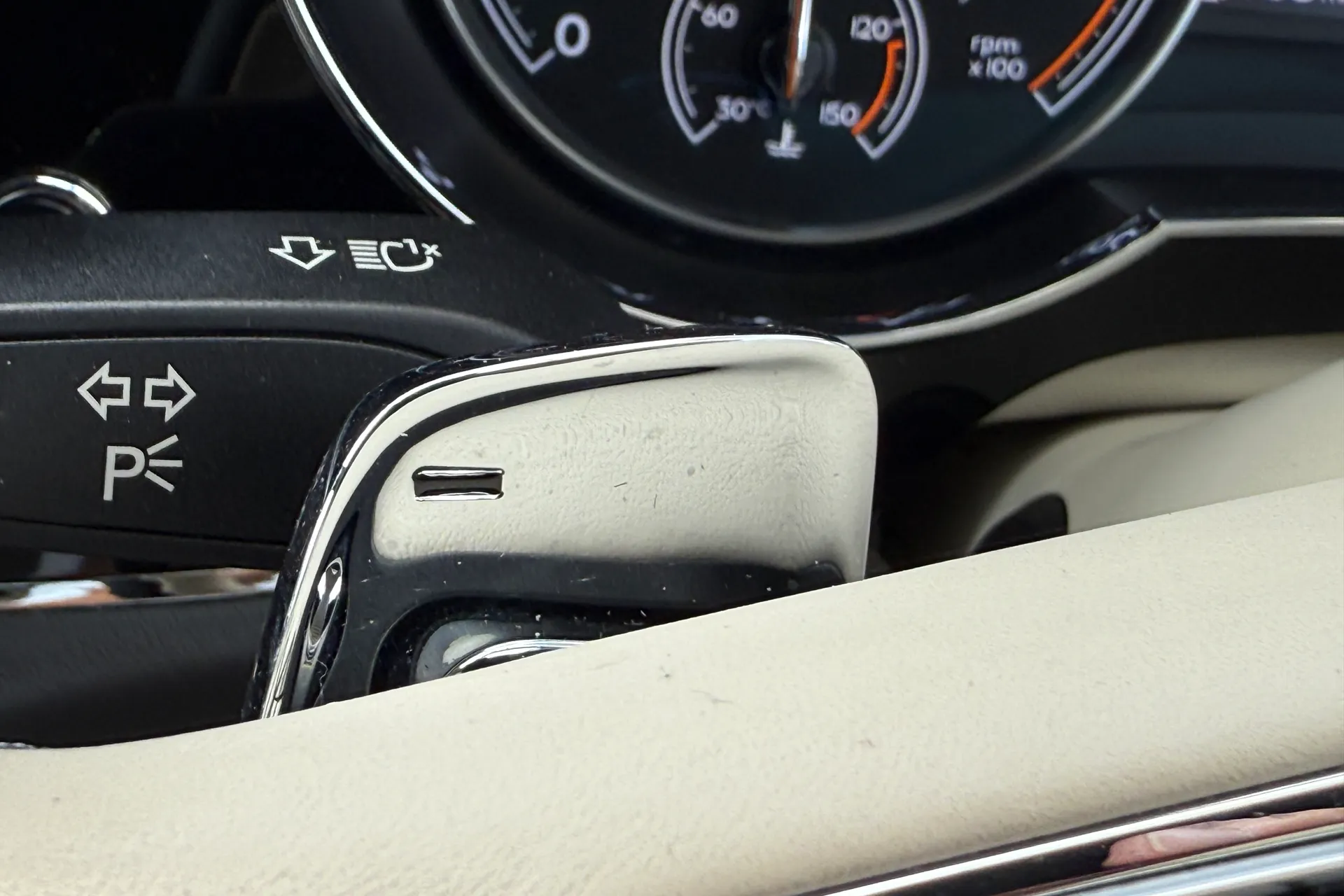 Bentley BENTAYGA V8 D AUTO thumbnail image number 53