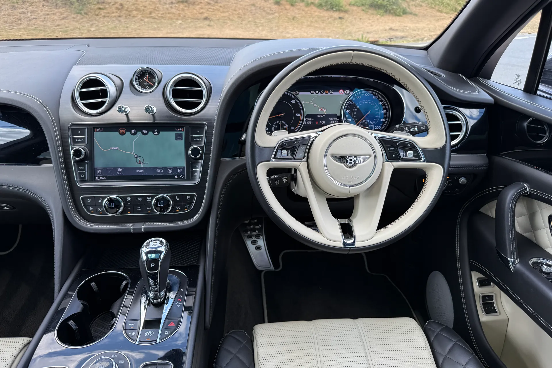 Bentley BENTAYGA V8 D AUTO thumbnail image number 39
