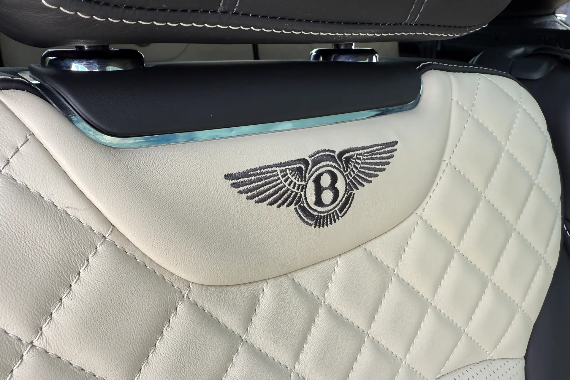 Bentley BENTAYGA V8 D AUTO thumbnail image number 28