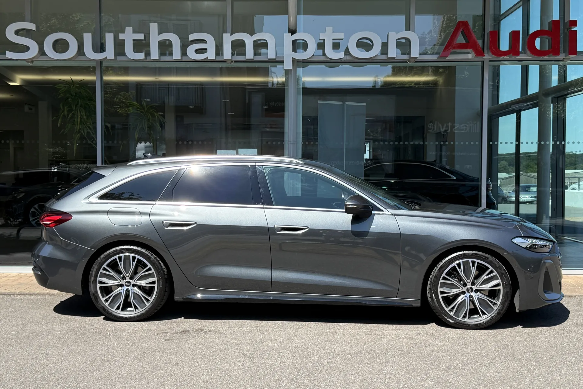 Audi A5 thumbnail image number 2