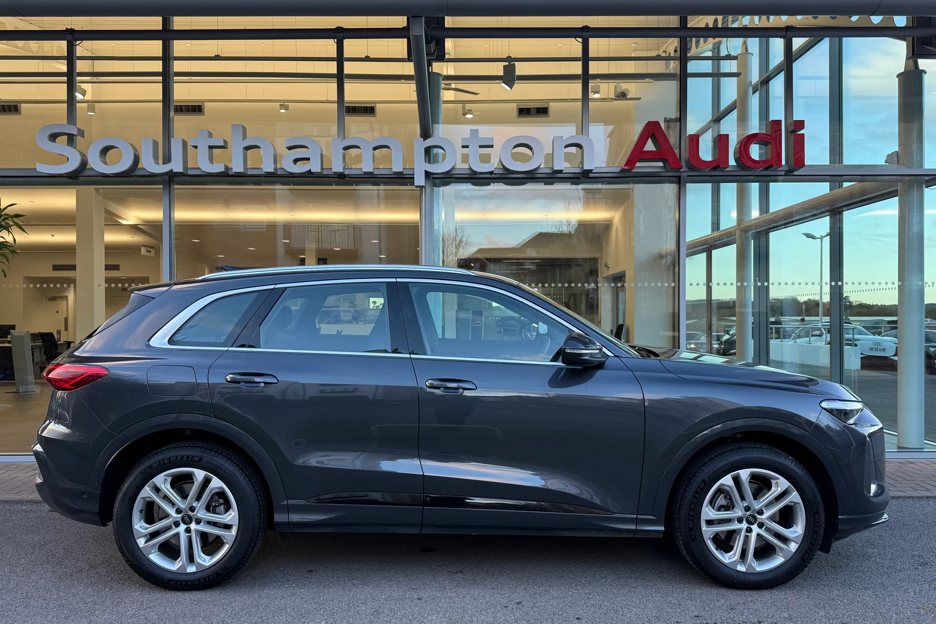 Audi Q5 thumbnail image number 2