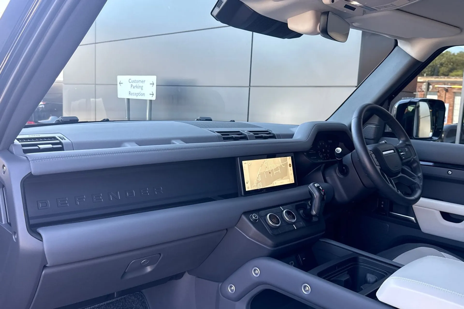 LAND ROVER DEFENDER thumbnail image number 54