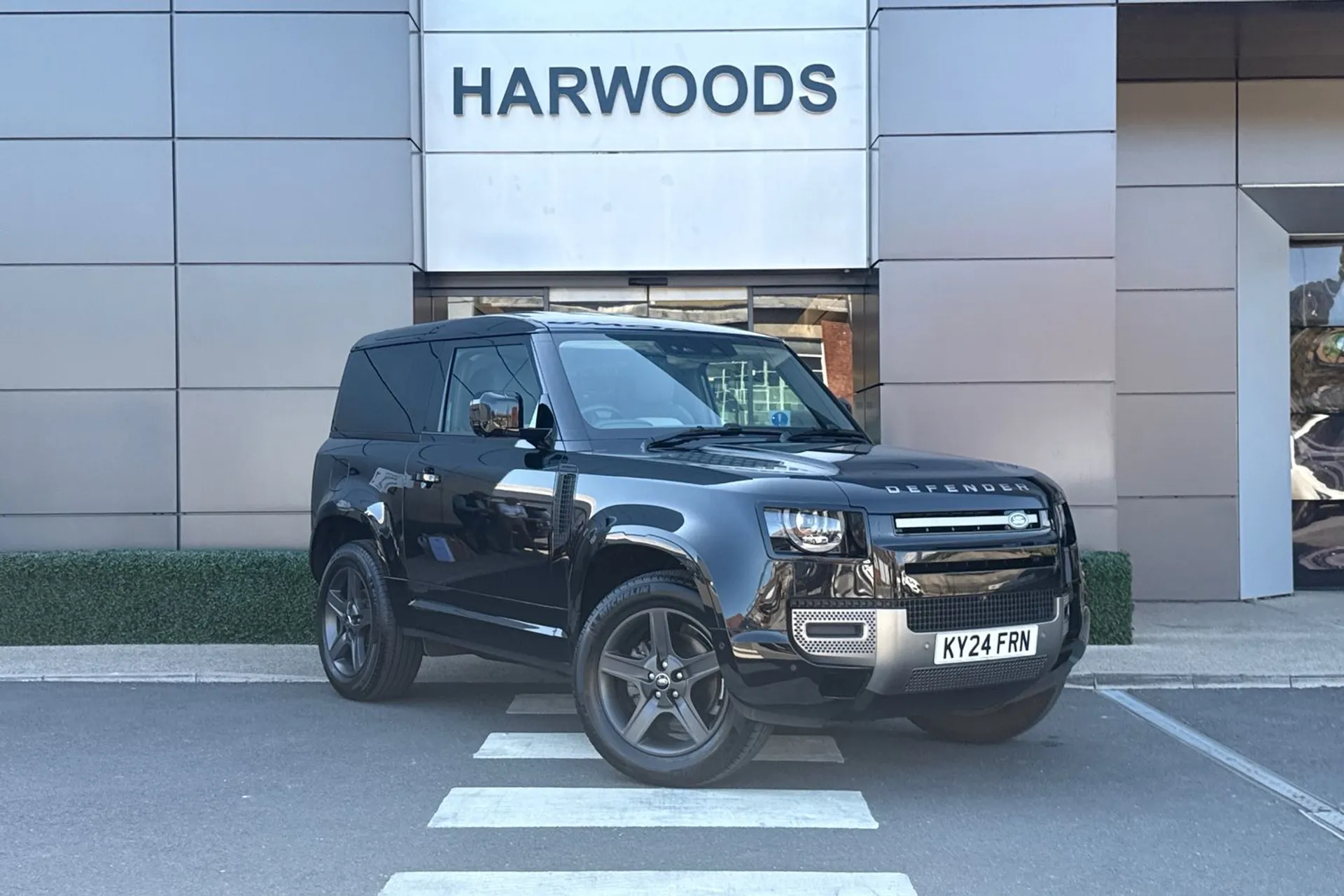 LAND ROVER DEFENDER focused image