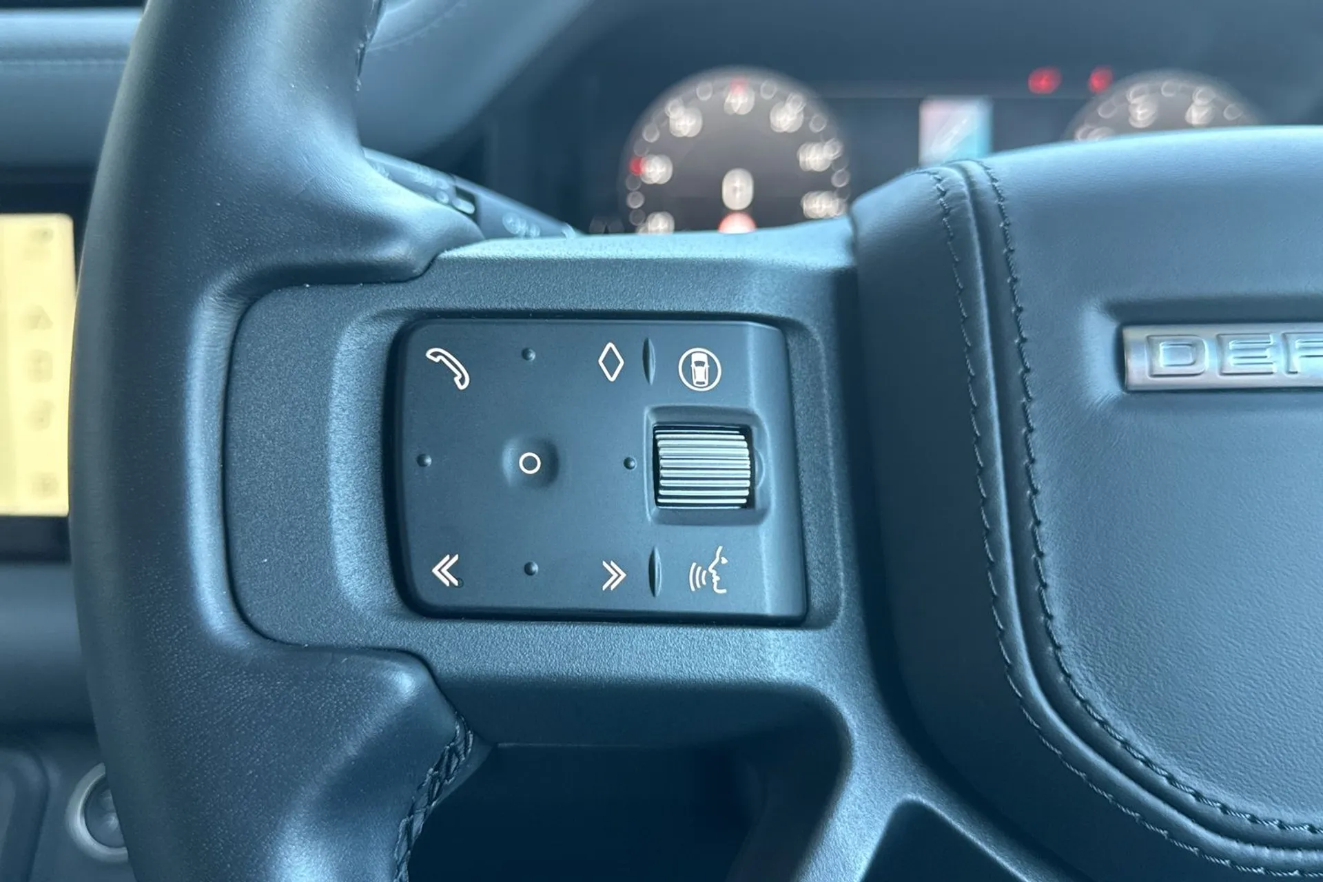 LAND ROVER DEFENDER thumbnail image number 25