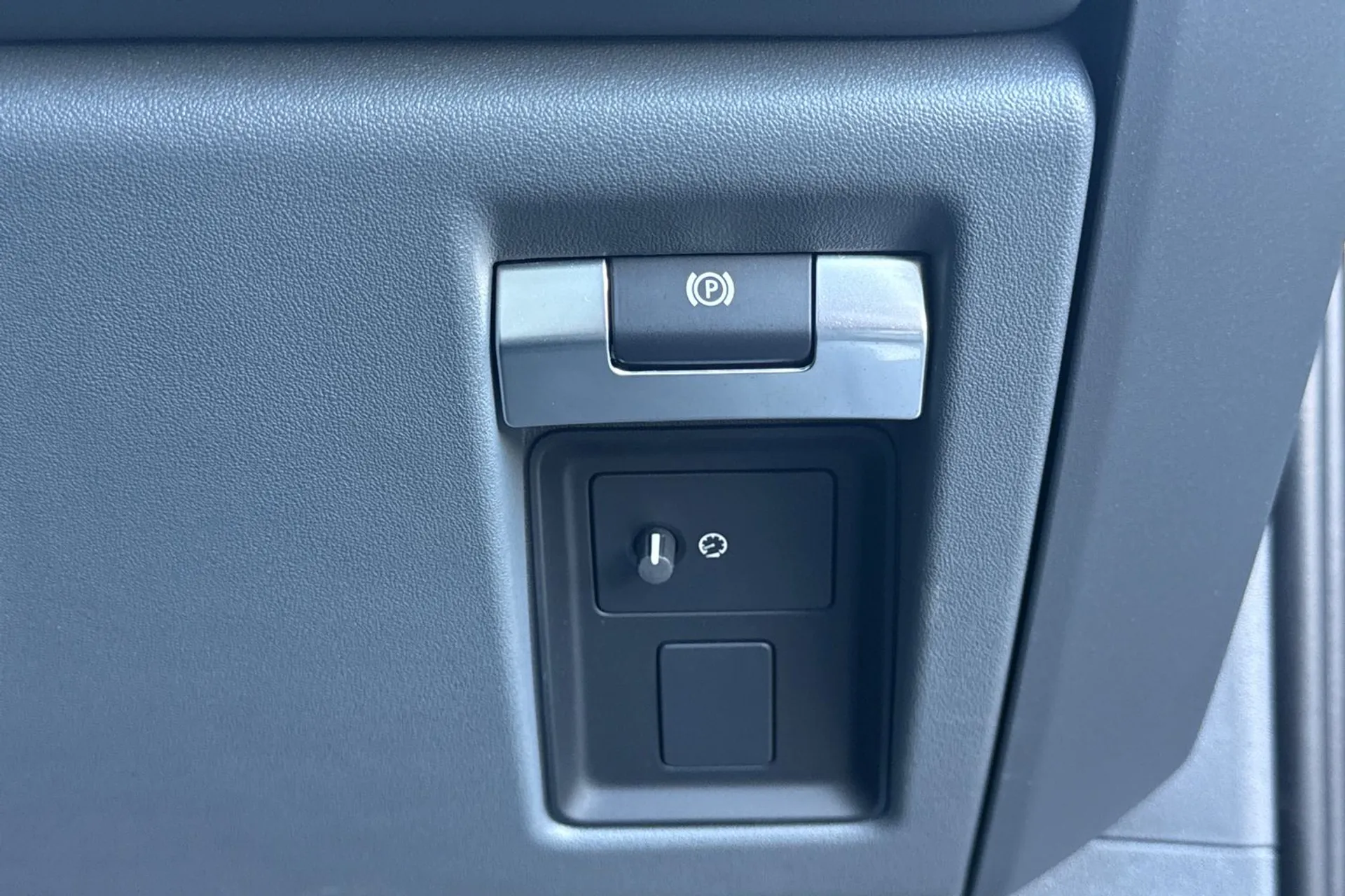 LAND ROVER DEFENDER thumbnail image number 69
