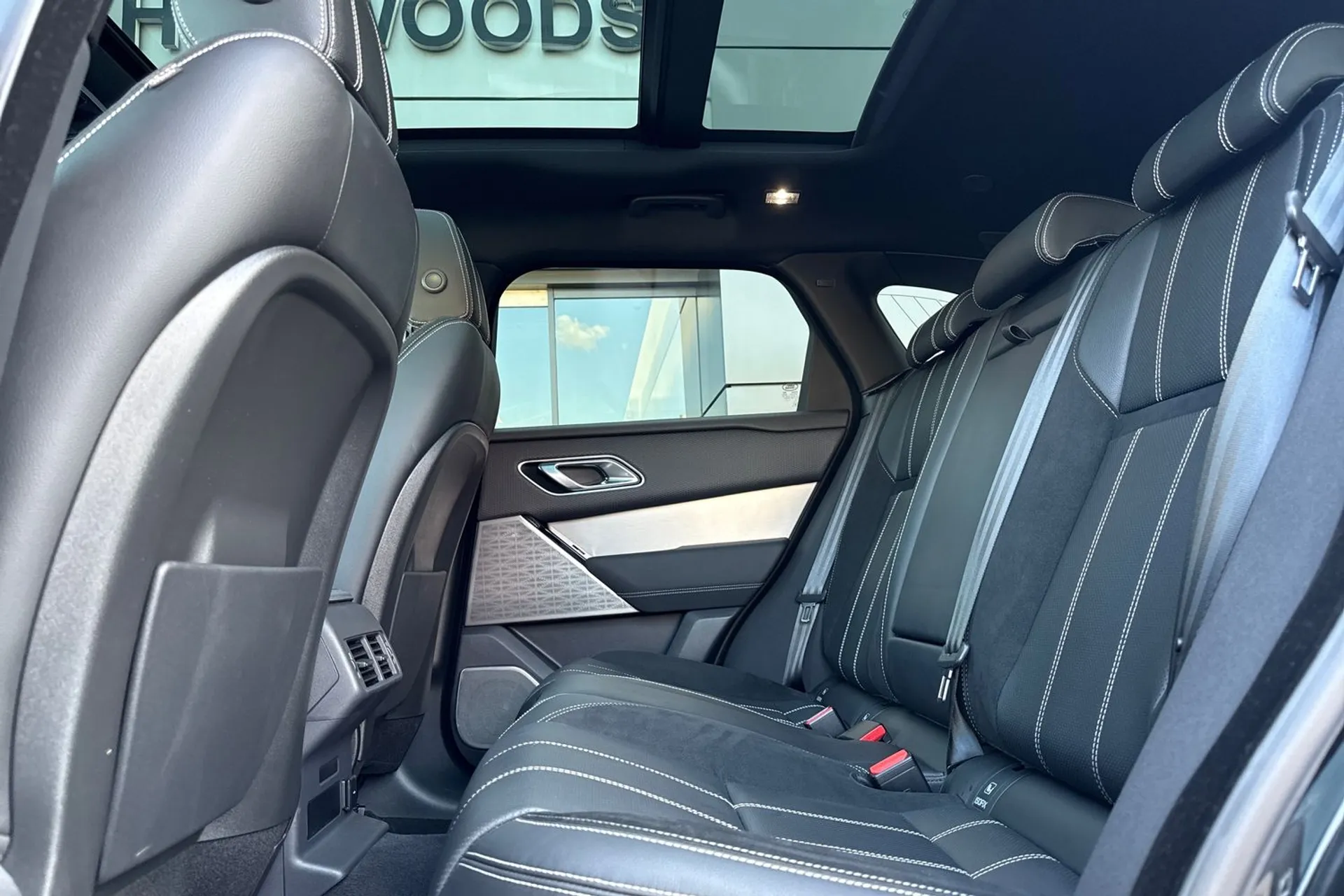LAND ROVER RANGE ROVER VELAR thumbnail image number 44