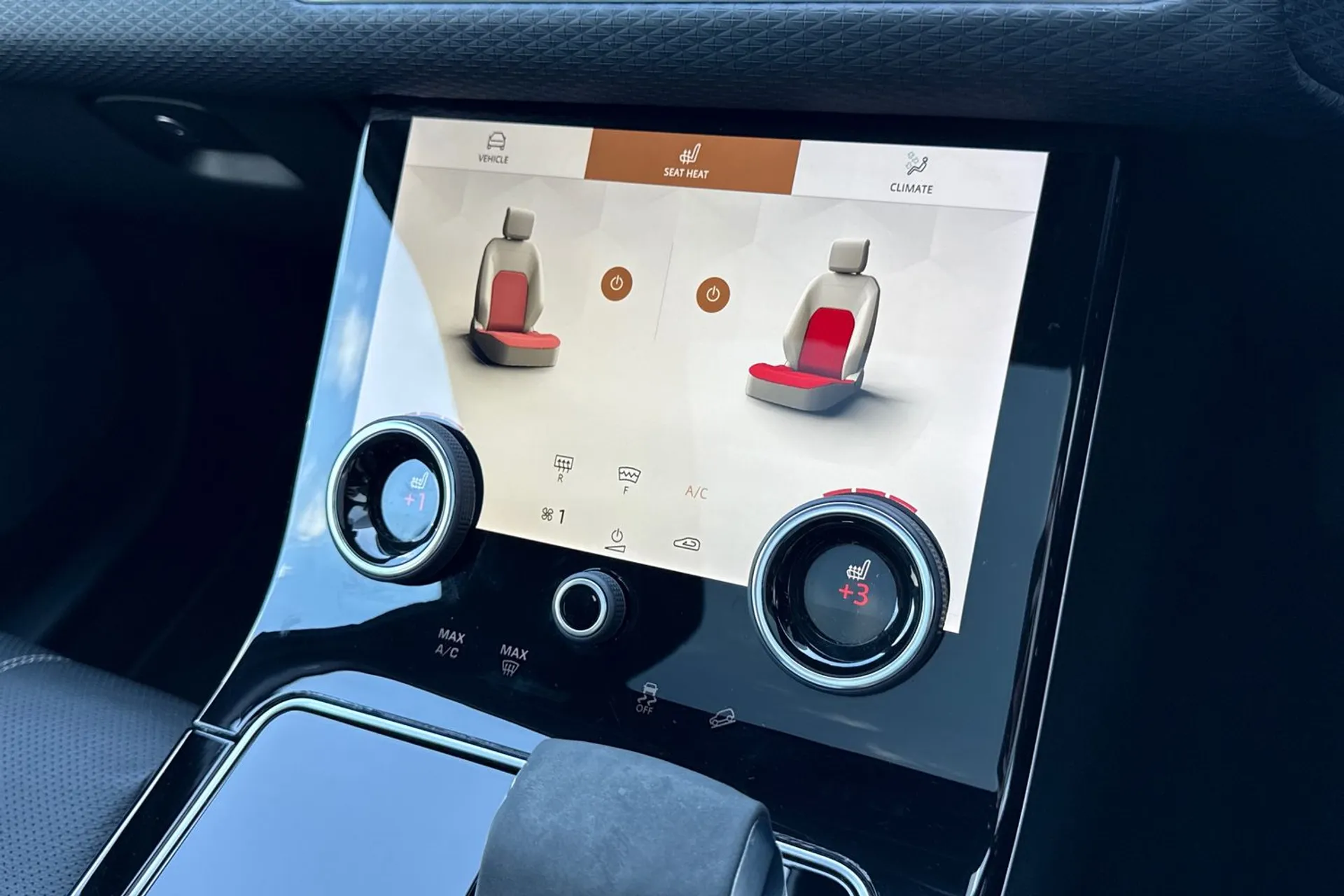 LAND ROVER RANGE ROVER VELAR thumbnail image number 19