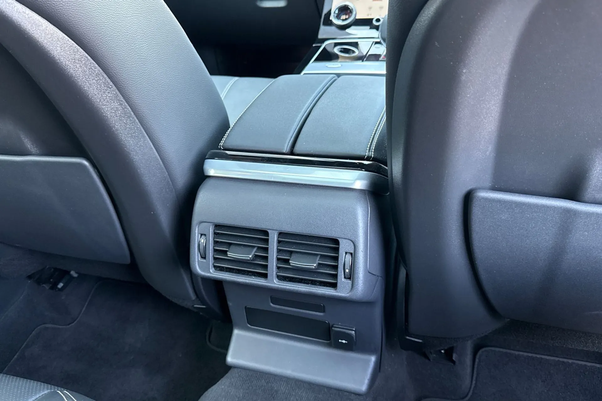 LAND ROVER RANGE ROVER VELAR thumbnail image number 40