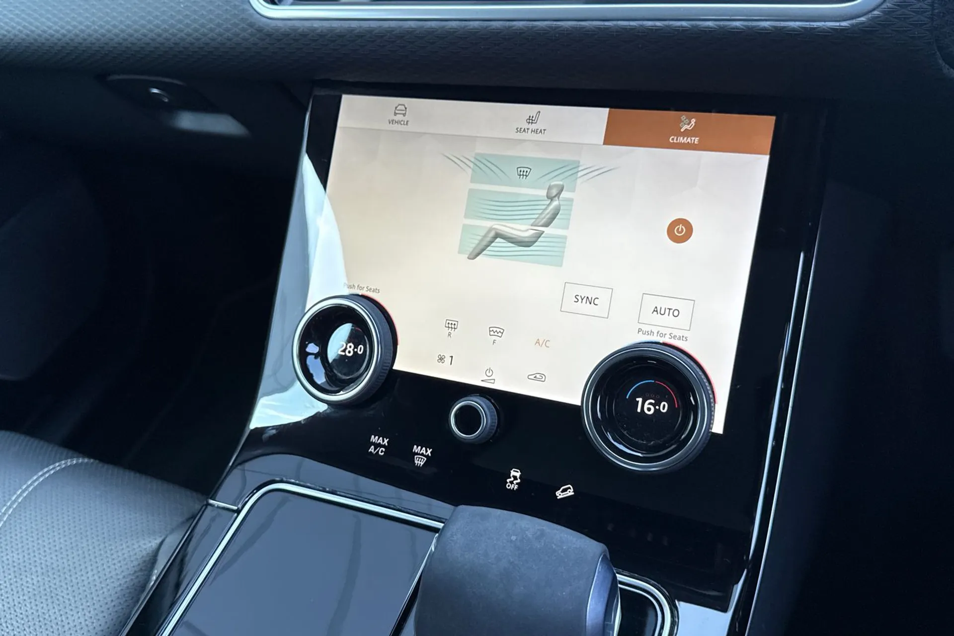 LAND ROVER RANGE ROVER VELAR thumbnail image number 54