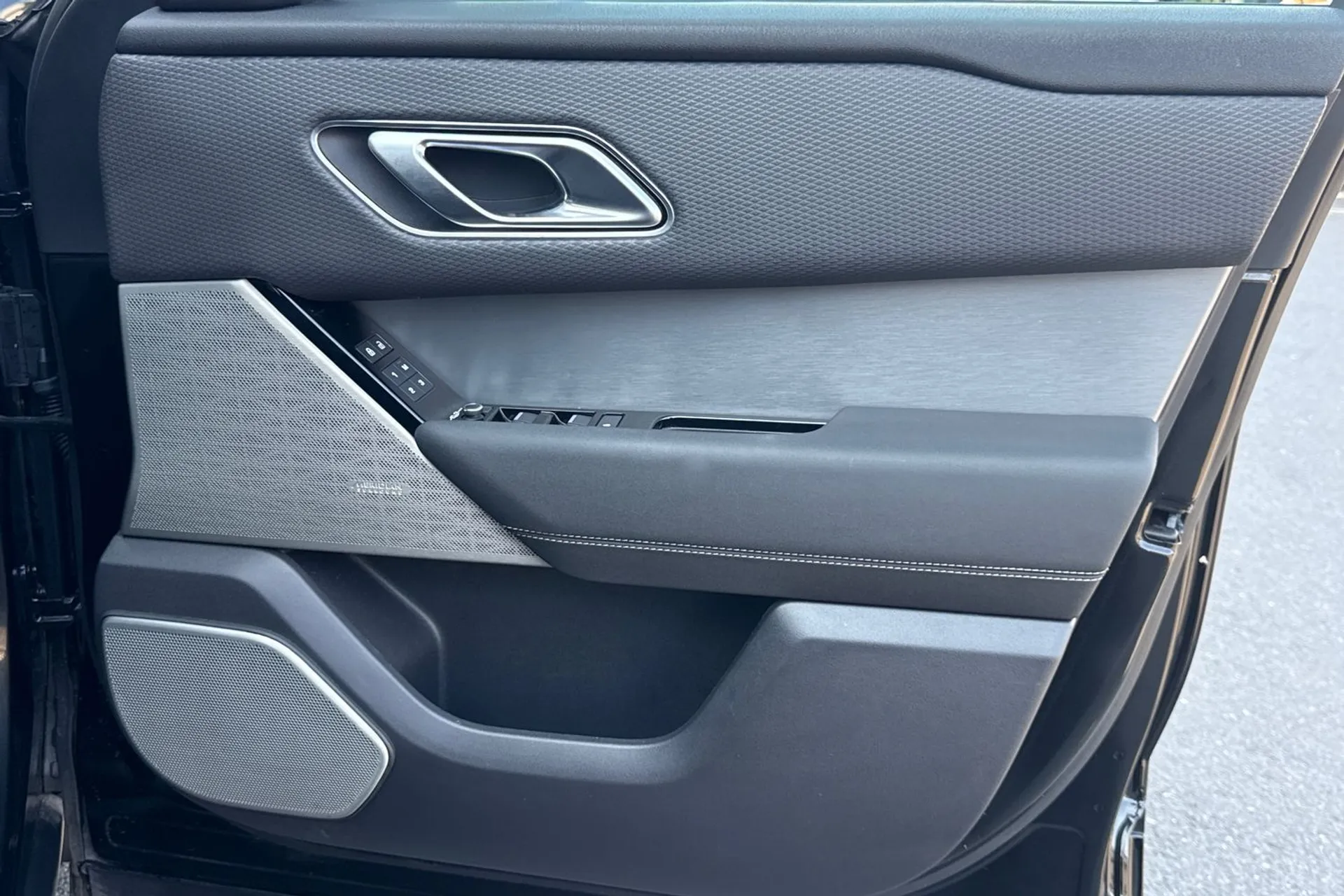 LAND ROVER RANGE ROVER VELAR thumbnail image number 20