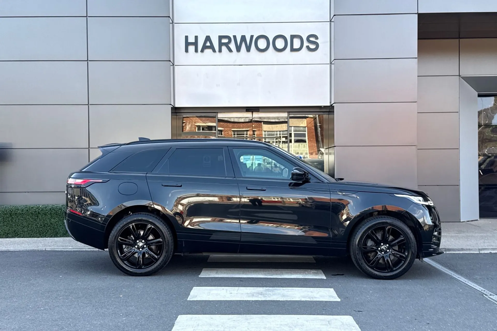 LAND ROVER RANGE ROVER VELAR thumbnail image number 2