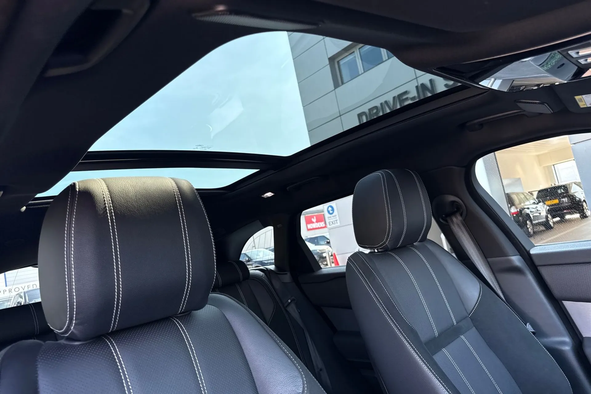 LAND ROVER RANGE ROVER VELAR thumbnail image number 13