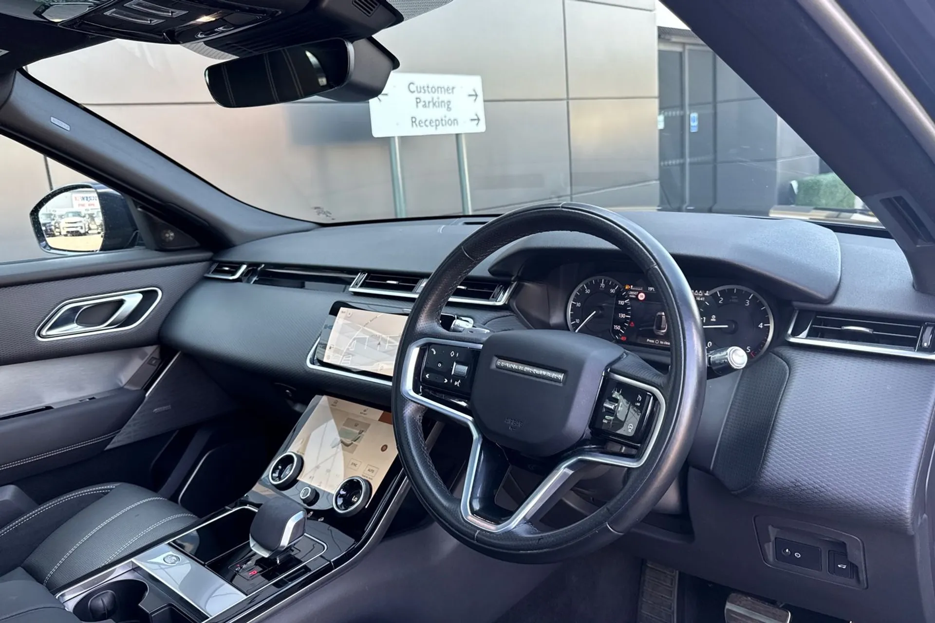 LAND ROVER RANGE ROVER VELAR thumbnail image number 18