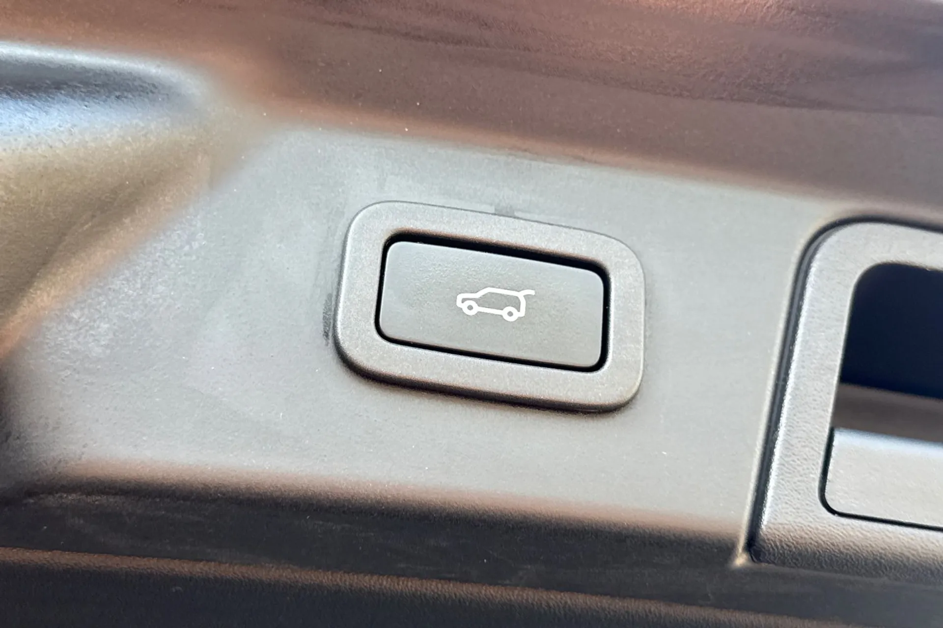 LAND ROVER RANGE ROVER VELAR thumbnail image number 34