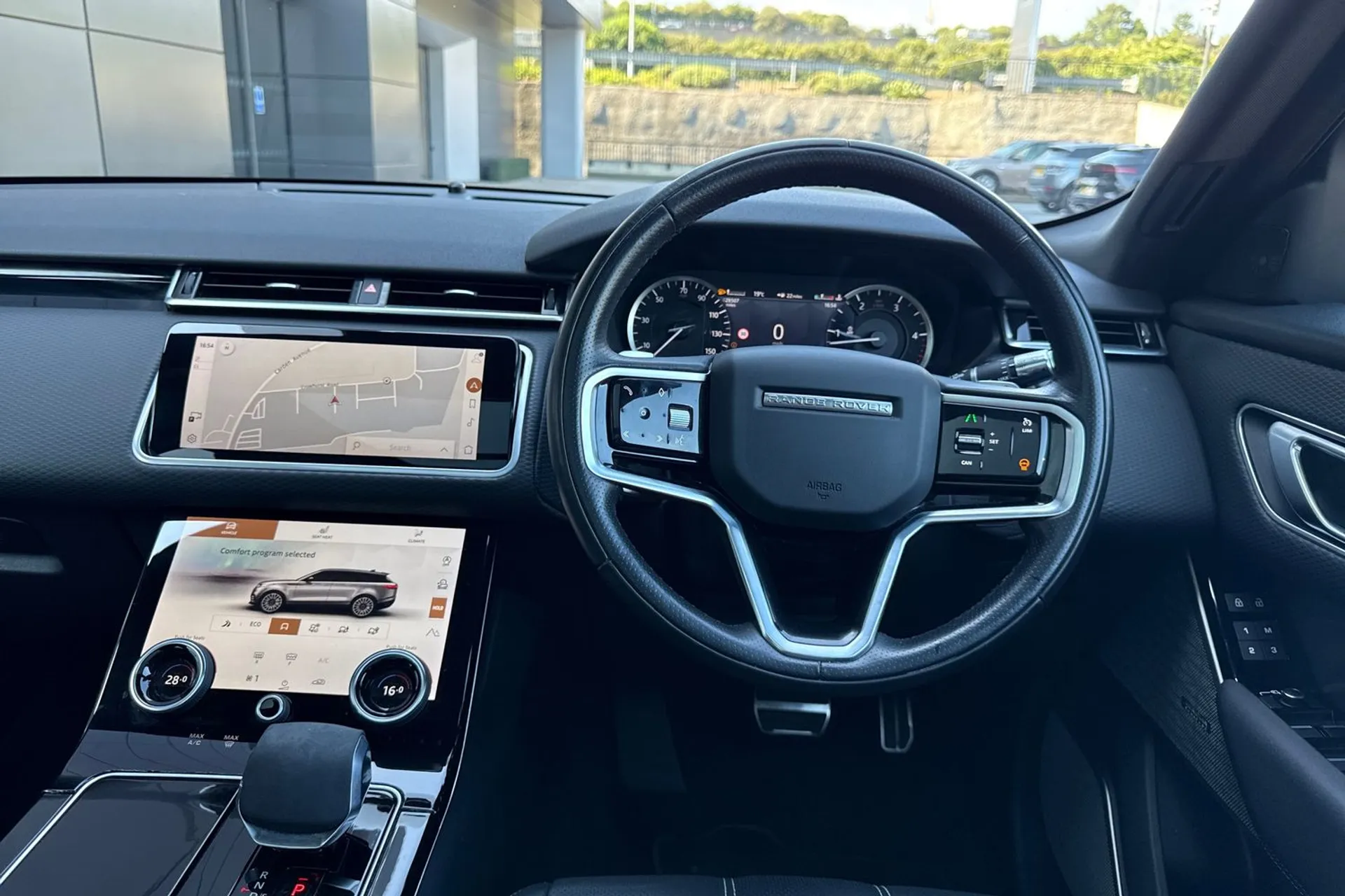 LAND ROVER RANGE ROVER VELAR thumbnail image number 47
