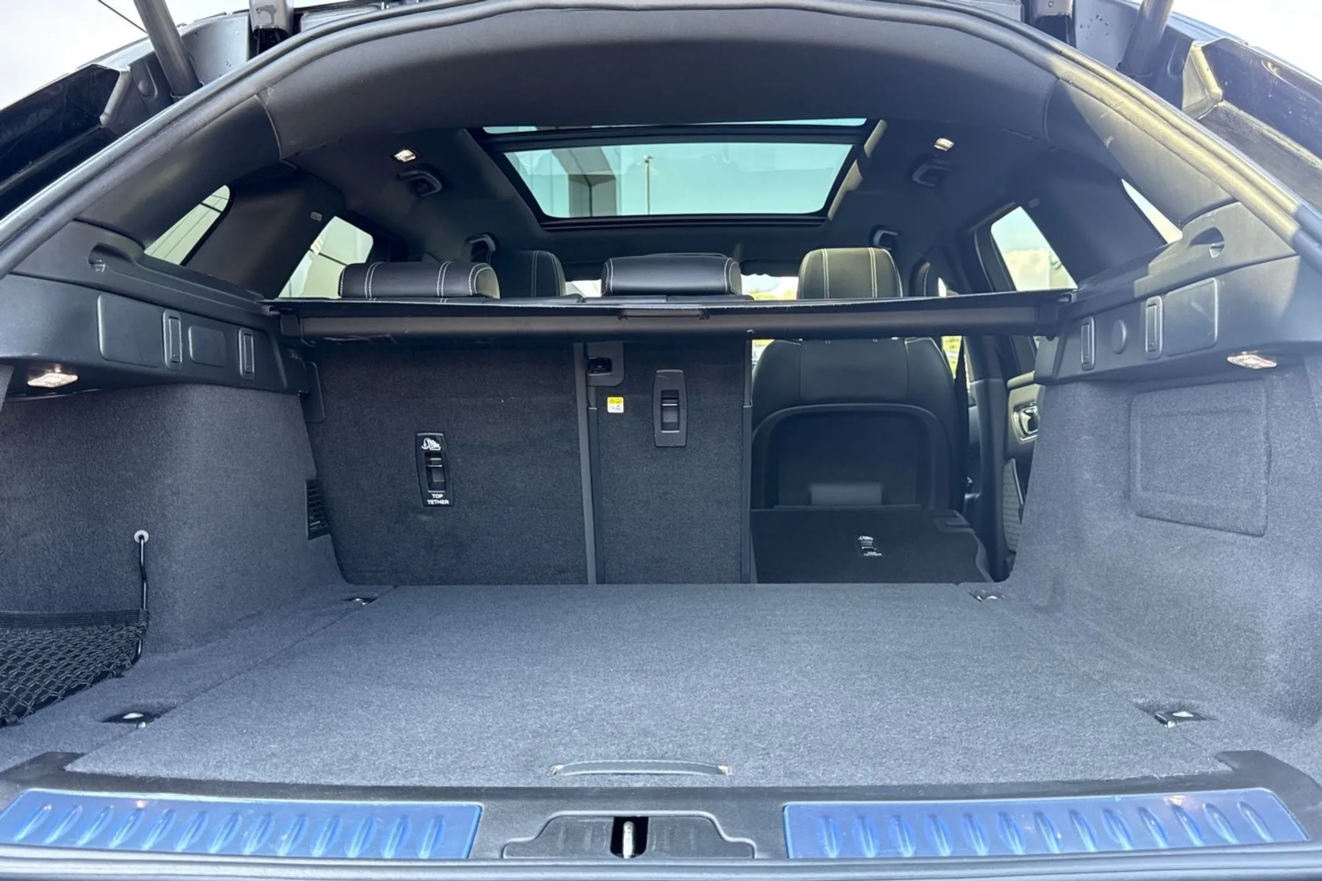 LAND ROVER RANGE ROVER VELAR thumbnail image number 35