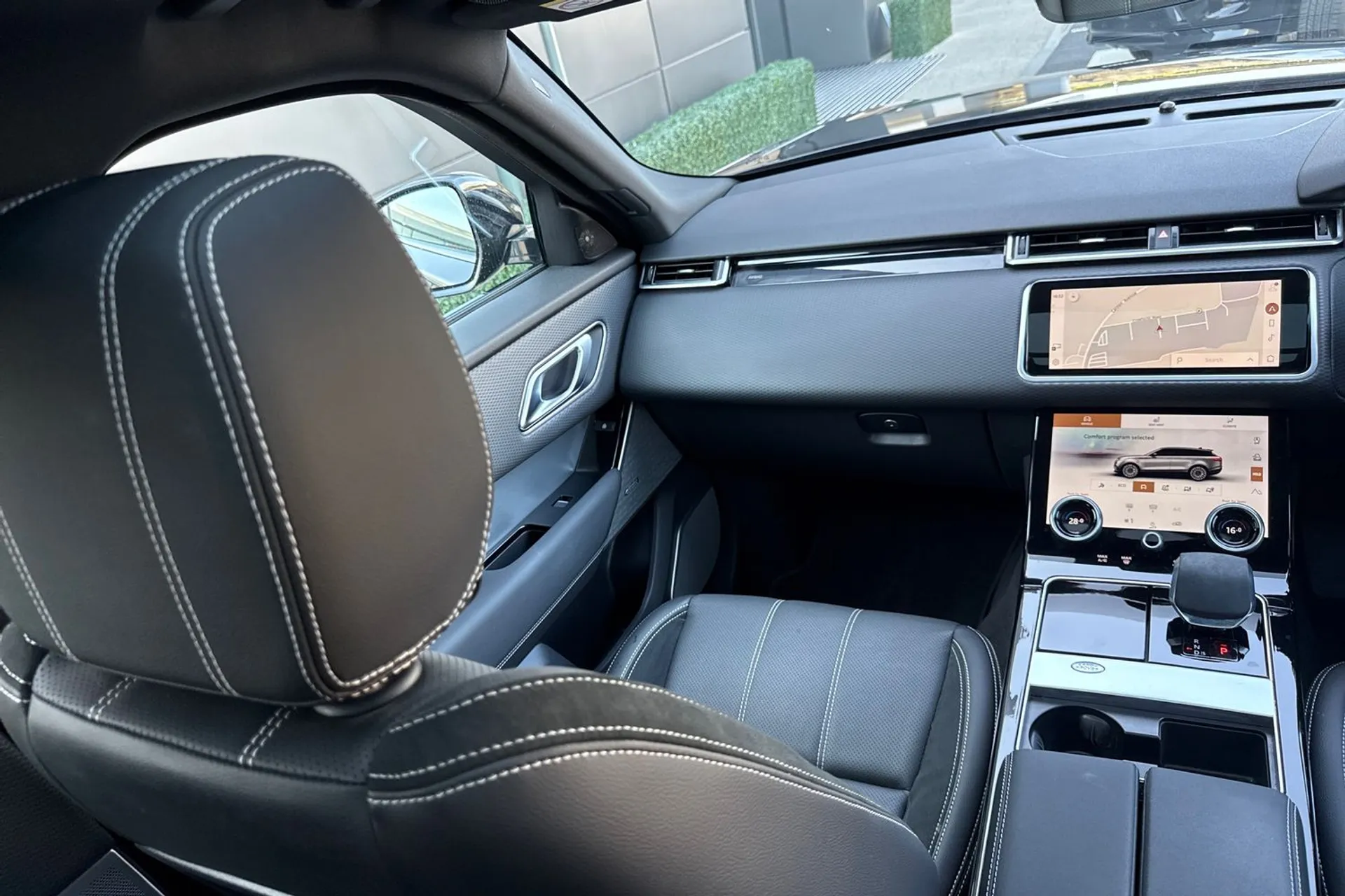 LAND ROVER RANGE ROVER VELAR thumbnail image number 45