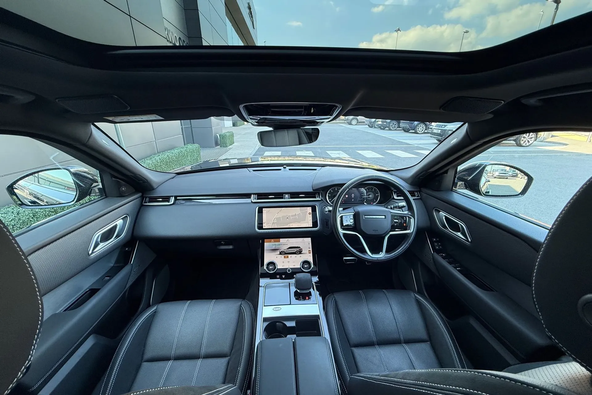 LAND ROVER RANGE ROVER VELAR thumbnail image number 3