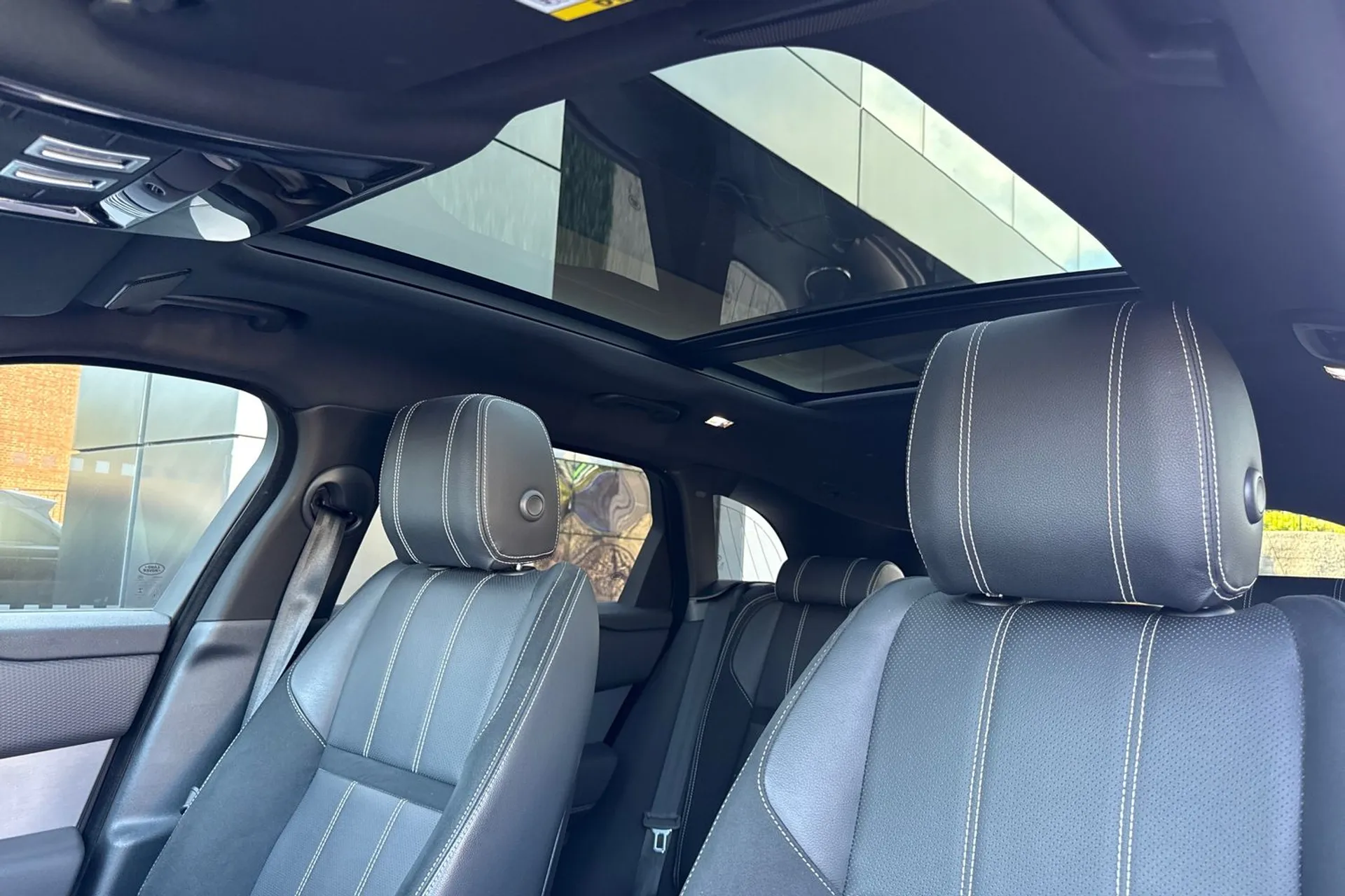 LAND ROVER RANGE ROVER VELAR thumbnail image number 43