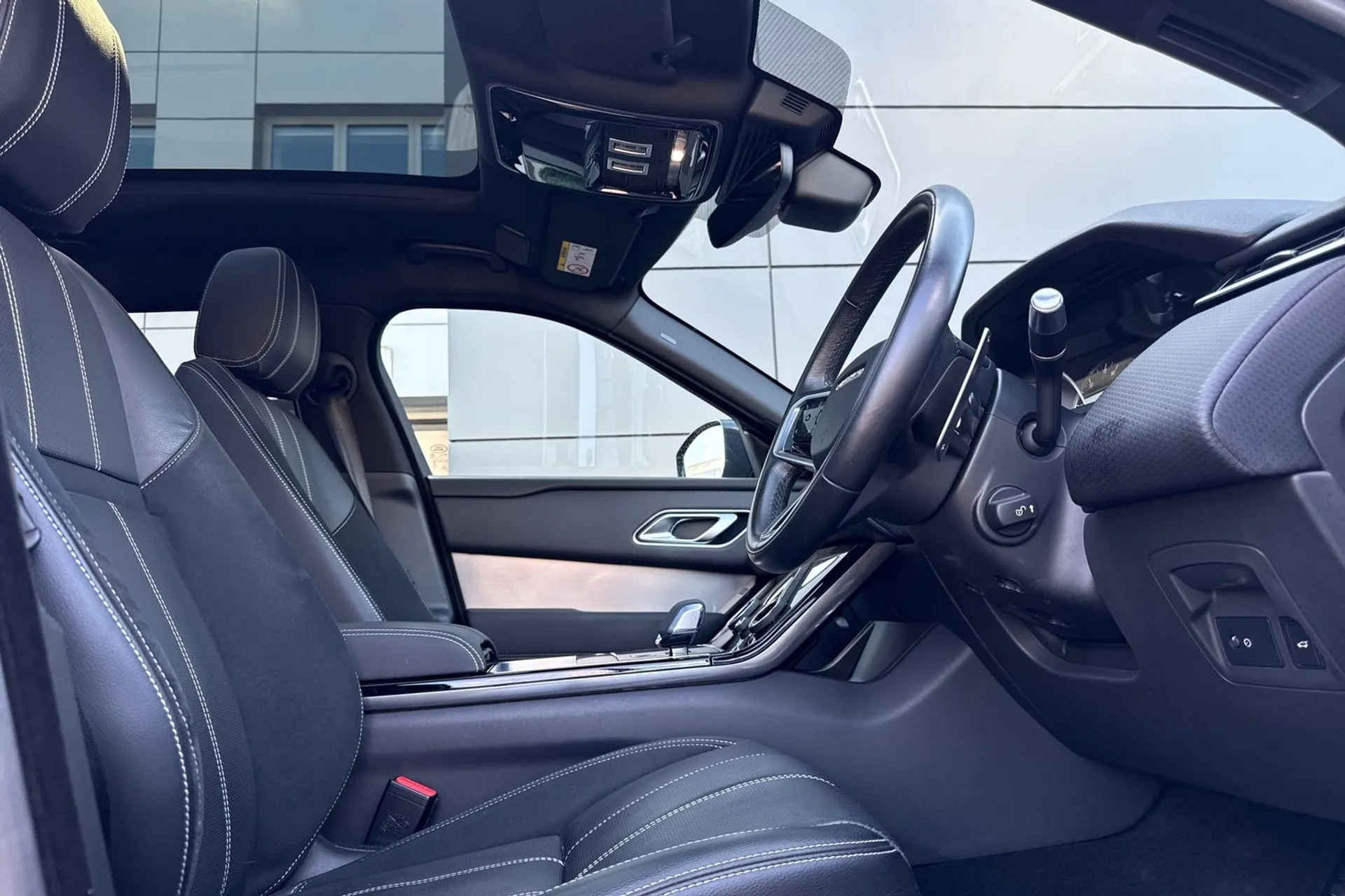 LAND ROVER RANGE ROVER VELAR thumbnail image number 17