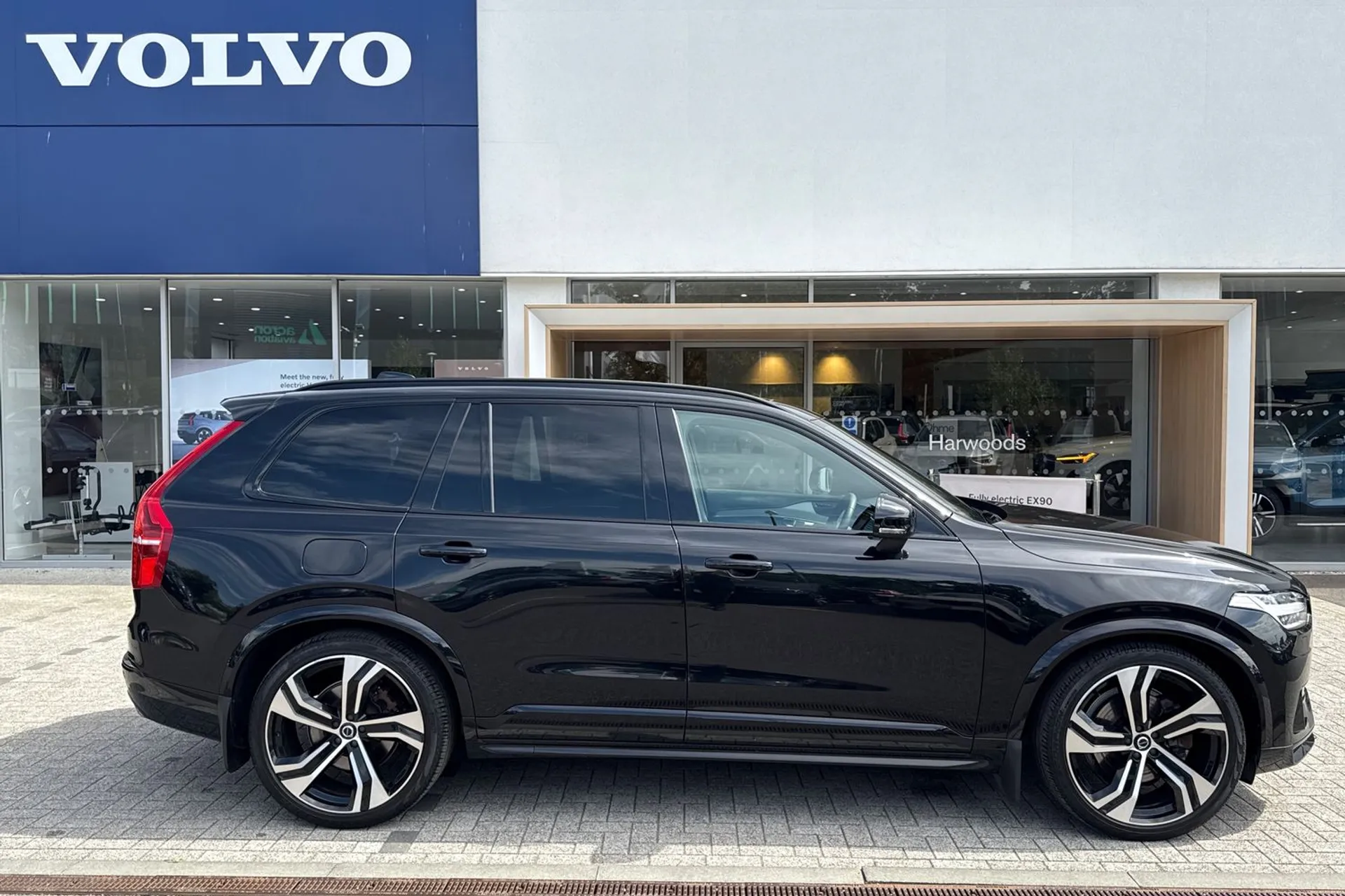 Volvo XC90 thumbnail image number 2