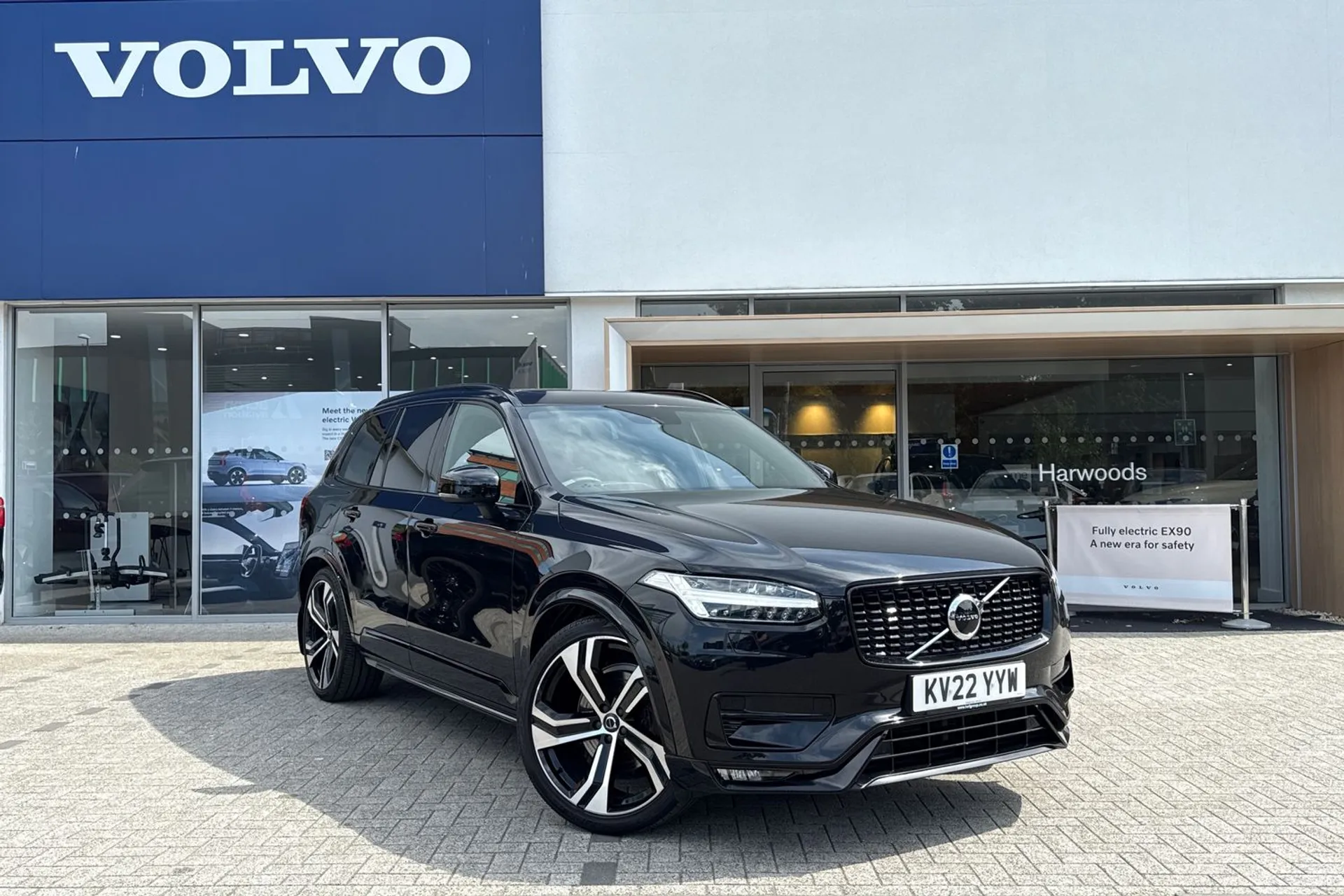 Volvo XC90 focused image