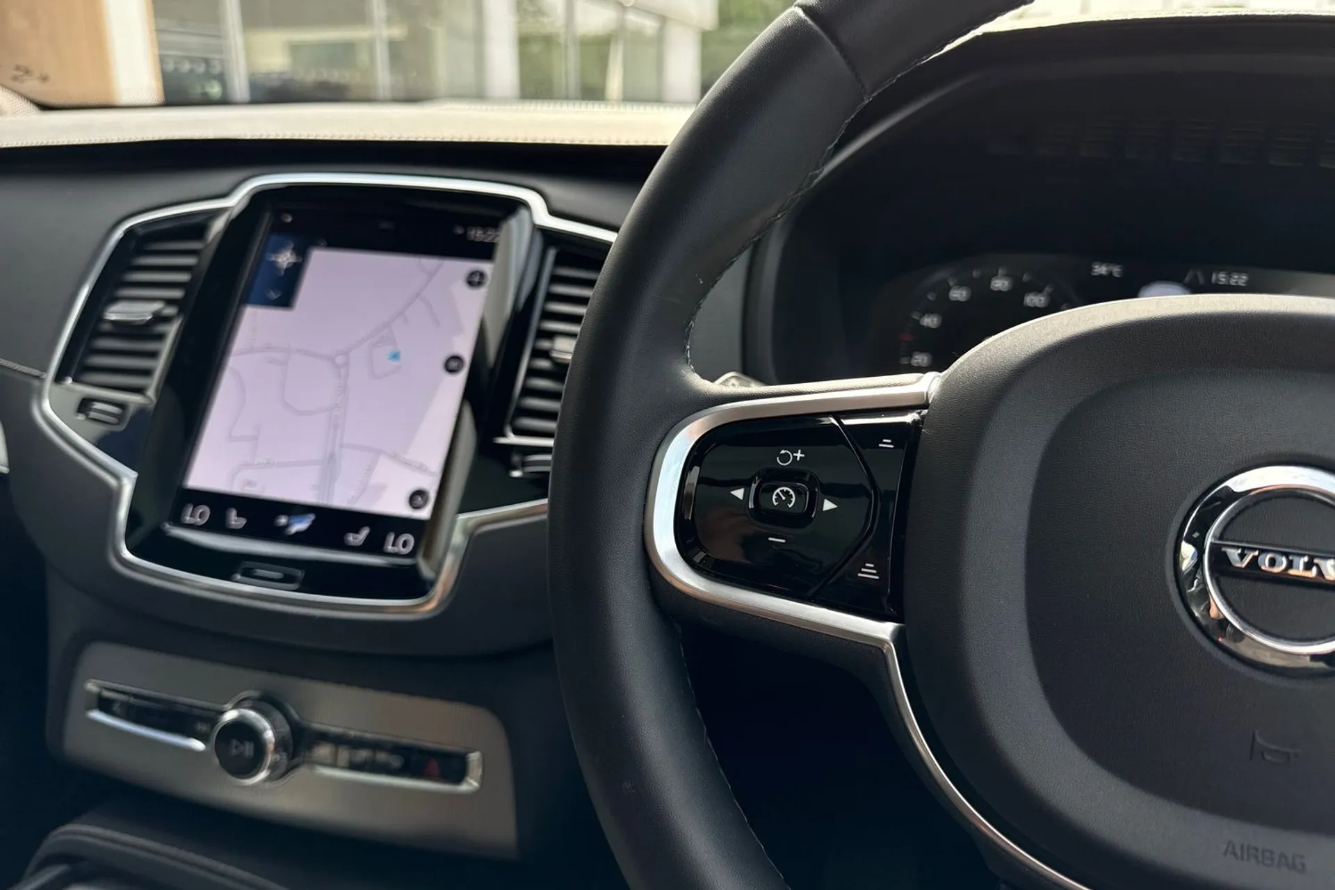 Volvo XC90 thumbnail image number 38