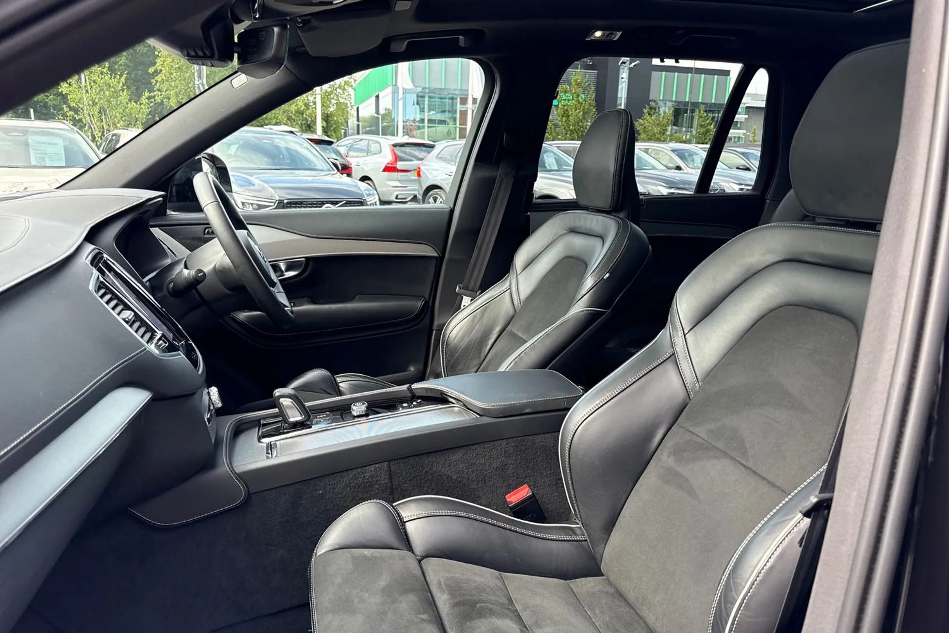 Volvo XC90 thumbnail image number 30