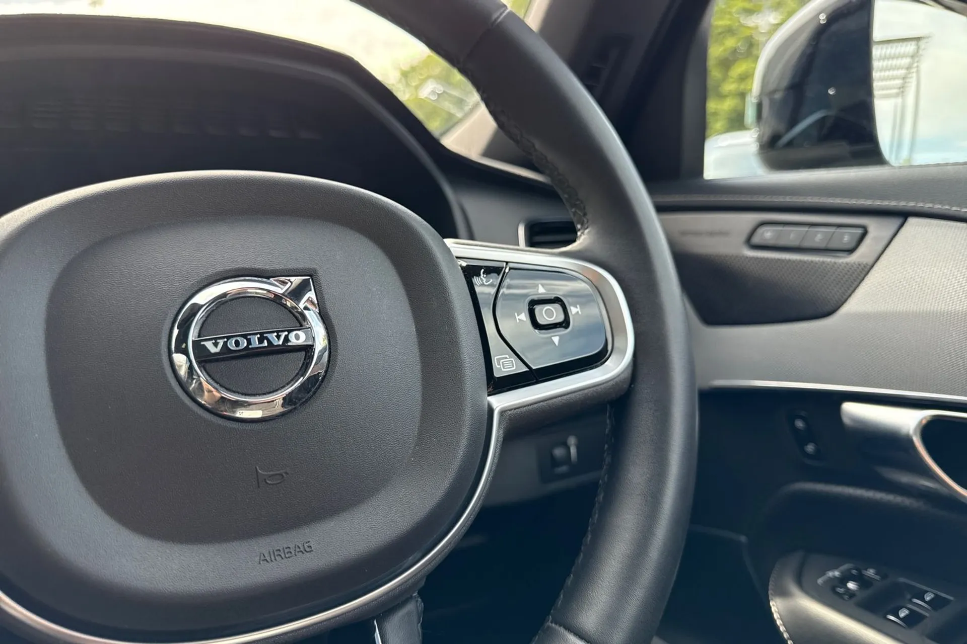 Volvo XC90 thumbnail image number 39