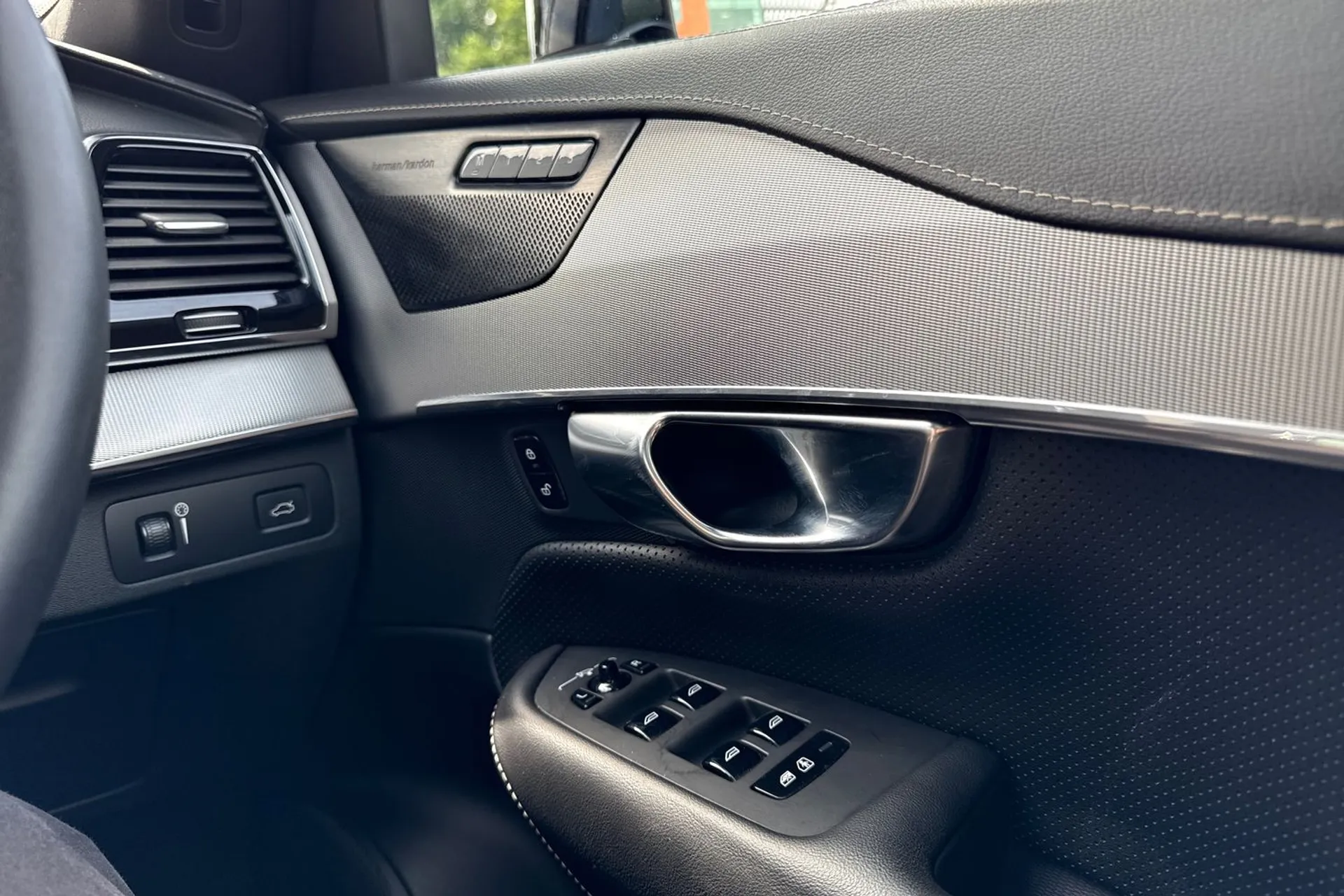 Volvo XC90 thumbnail image number 44