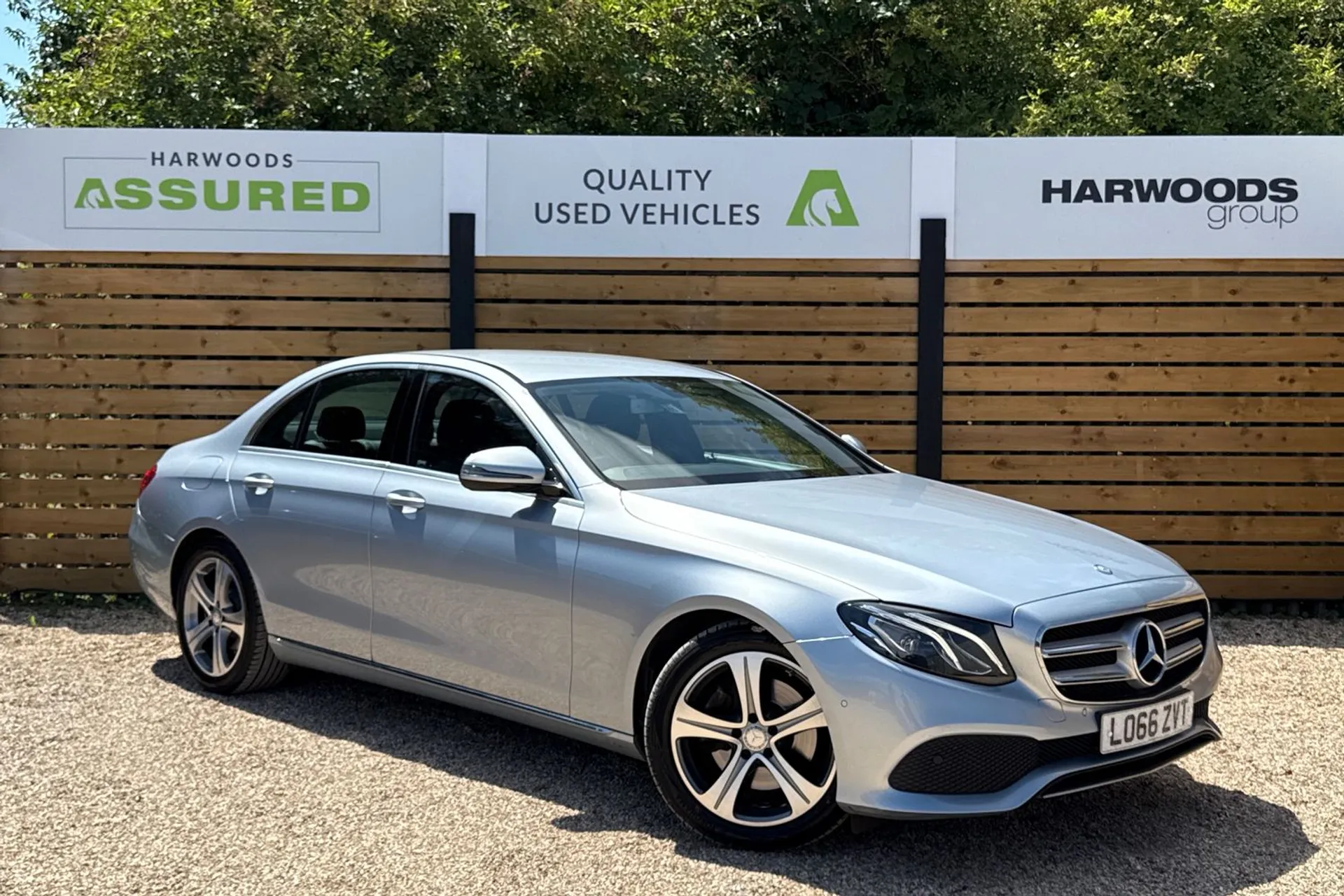 MERCEDES-BENZ E CLASS focused image