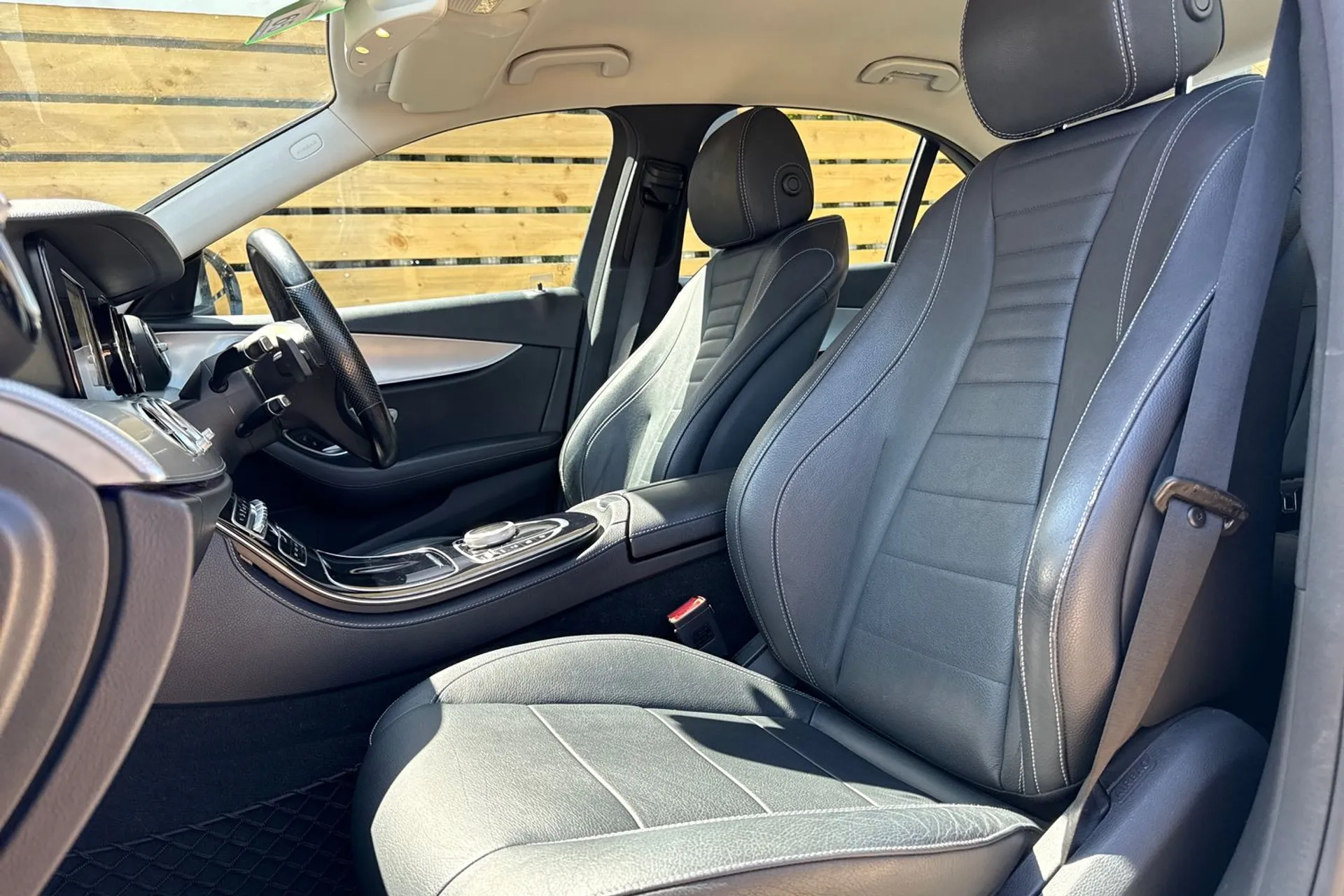 MERCEDES-BENZ E CLASS thumbnail image number 28