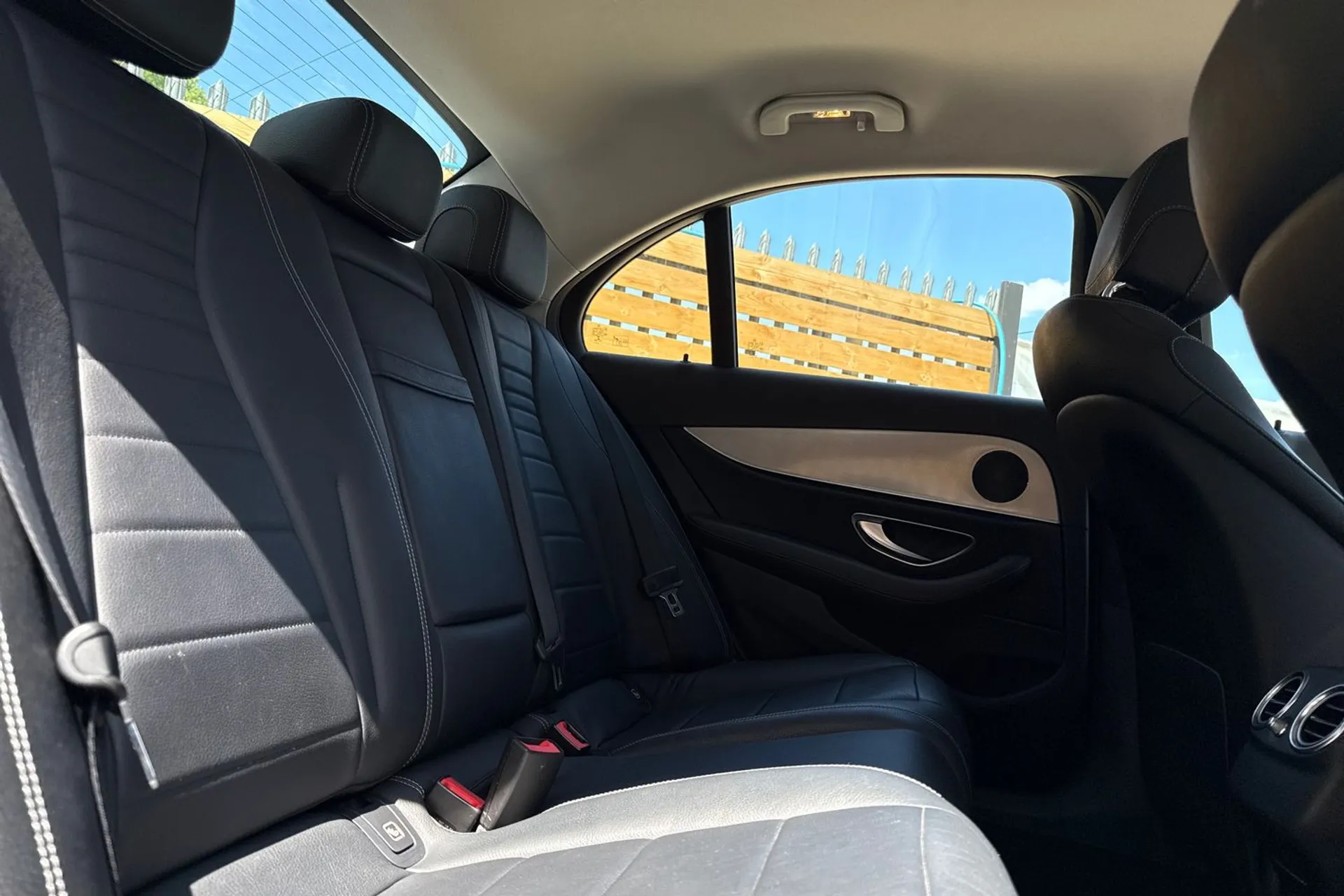 MERCEDES-BENZ E CLASS thumbnail image number 22