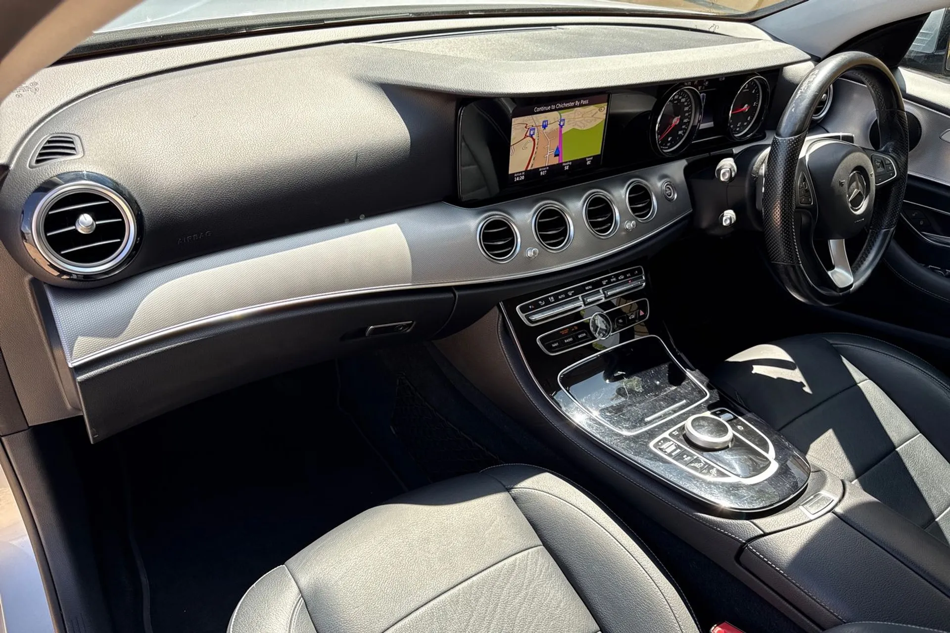 MERCEDES-BENZ E CLASS thumbnail image number 27