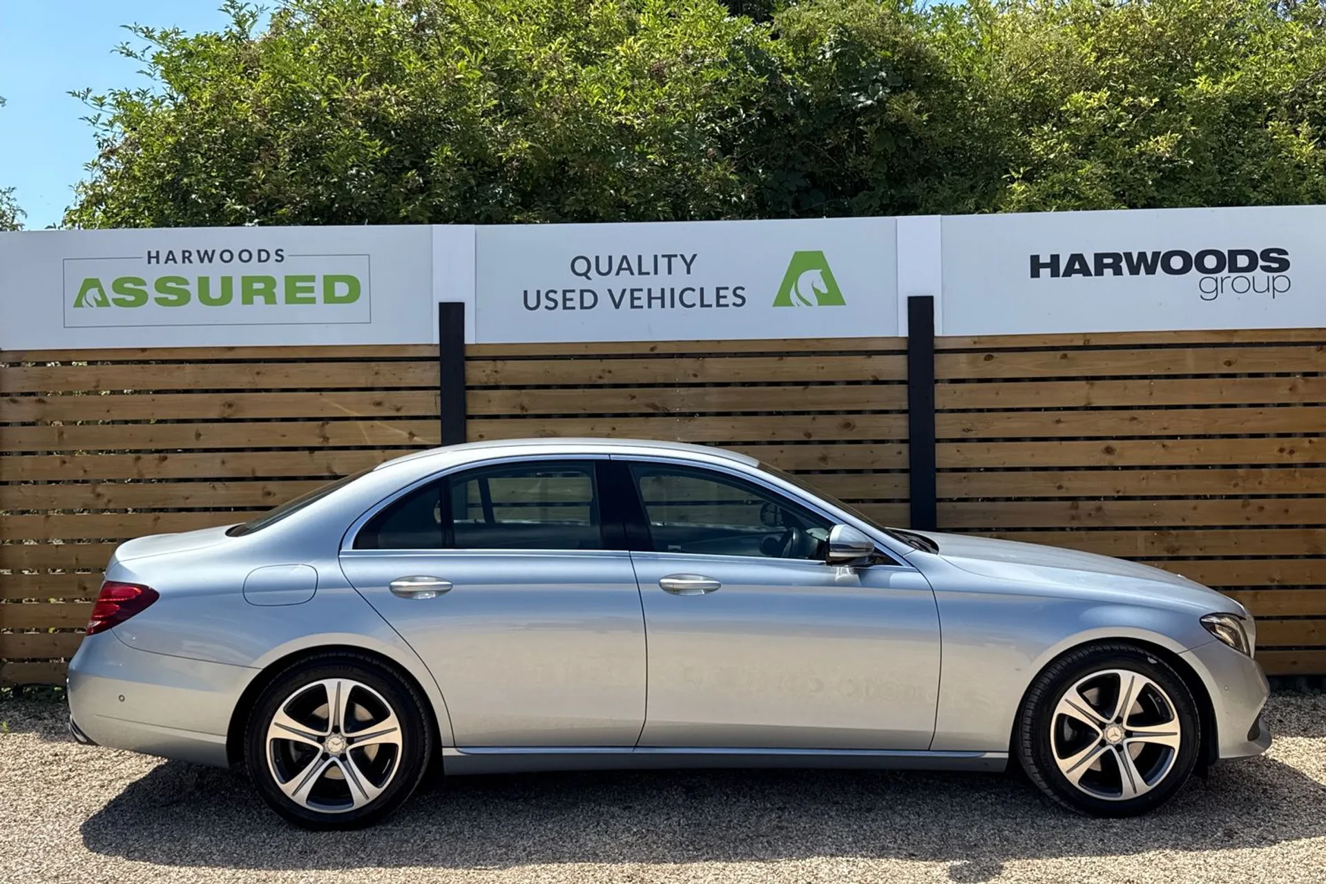 MERCEDES-BENZ E CLASS thumbnail image number 2