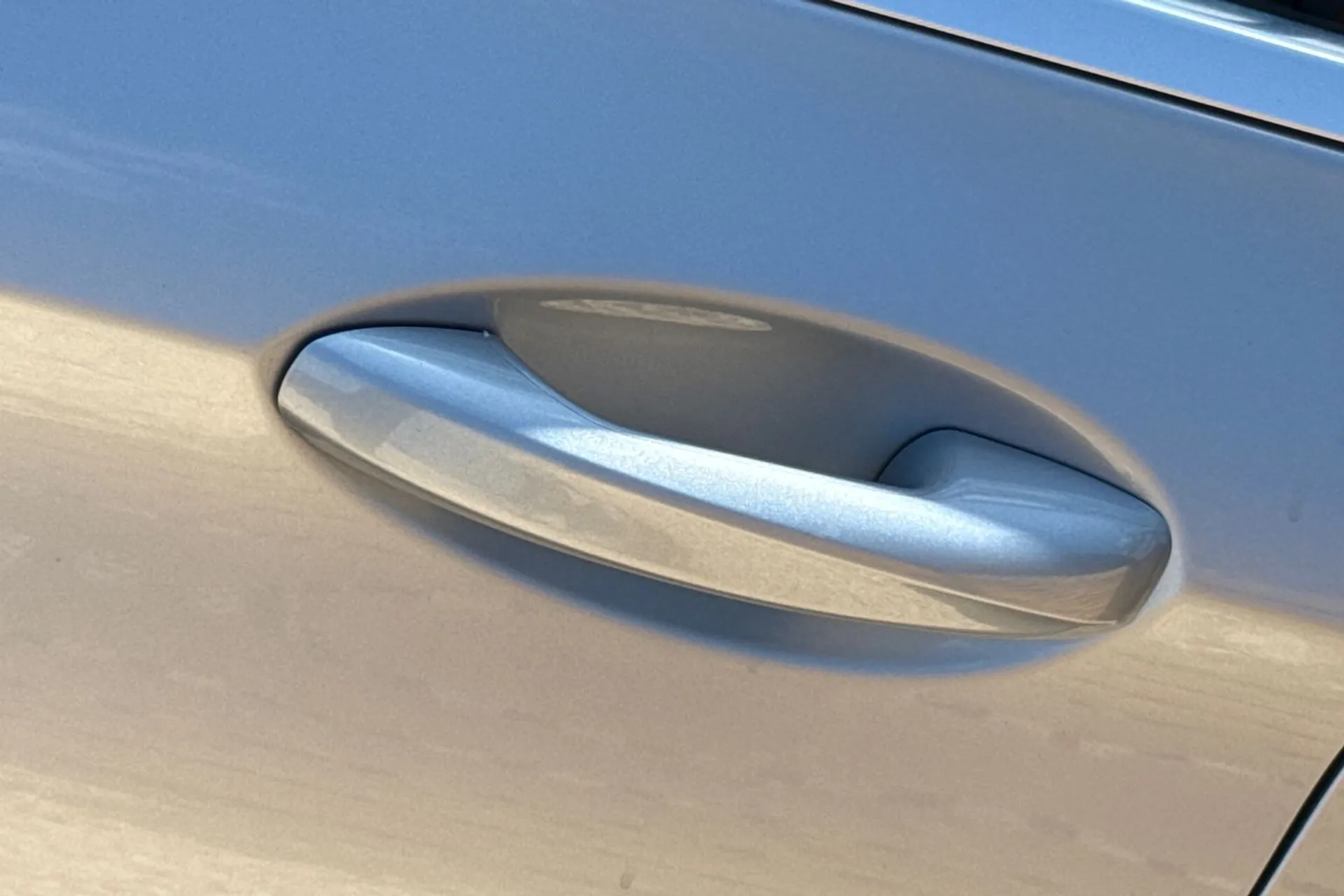 MERCEDES-BENZ E CLASS thumbnail image number 16
