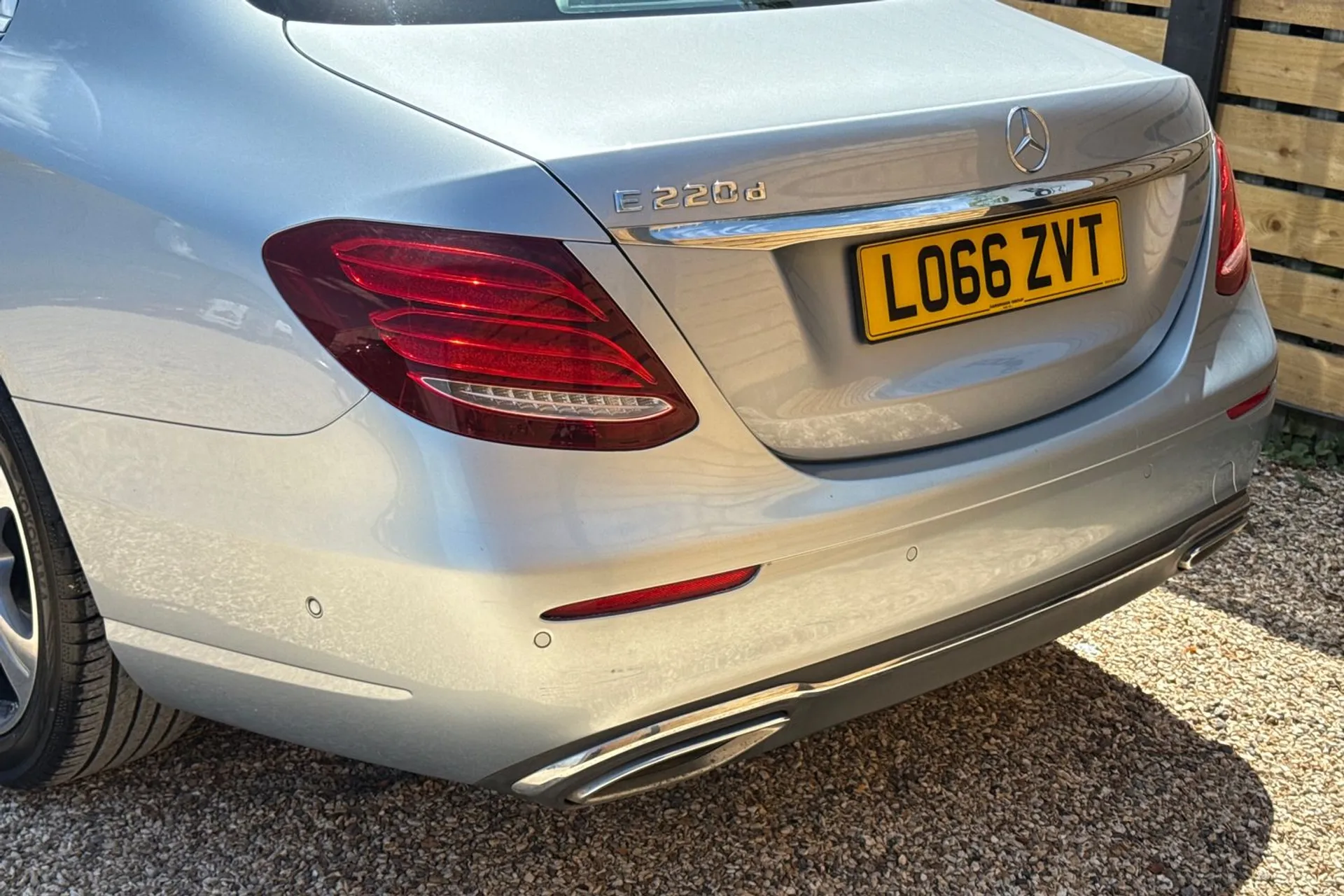 MERCEDES-BENZ E CLASS thumbnail image number 17