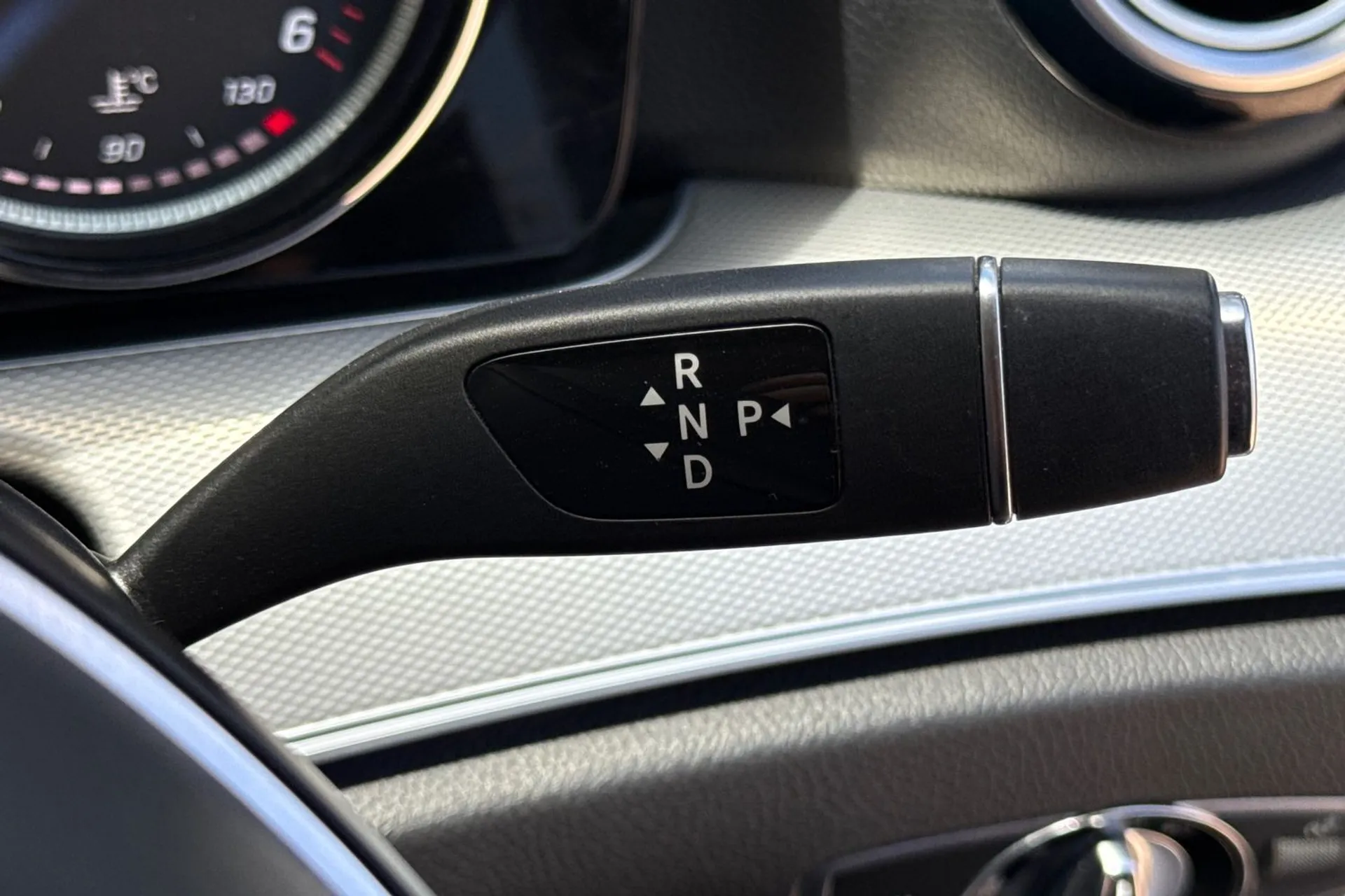 MERCEDES-BENZ E CLASS thumbnail image number 52