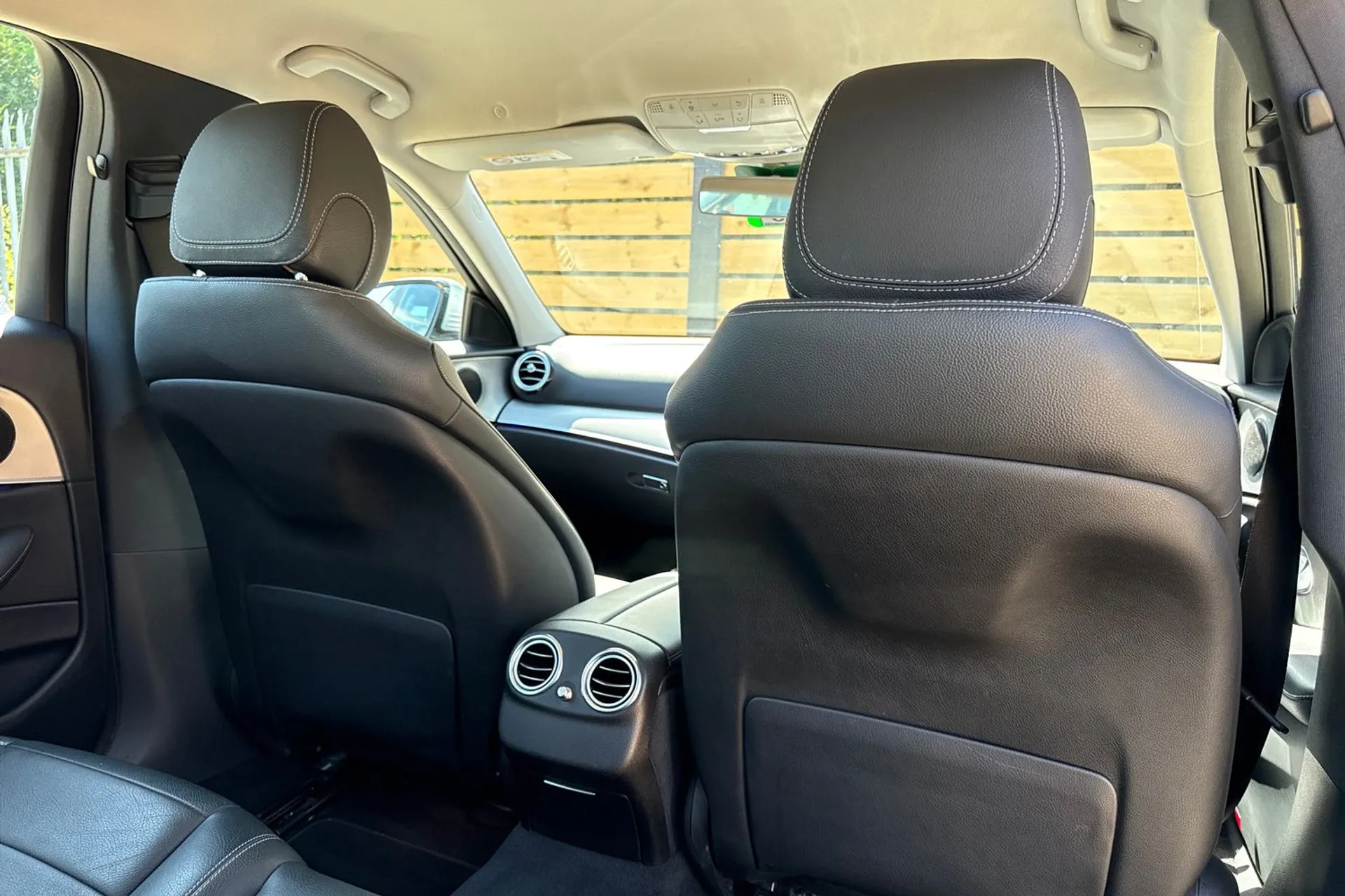 MERCEDES-BENZ E CLASS thumbnail image number 23
